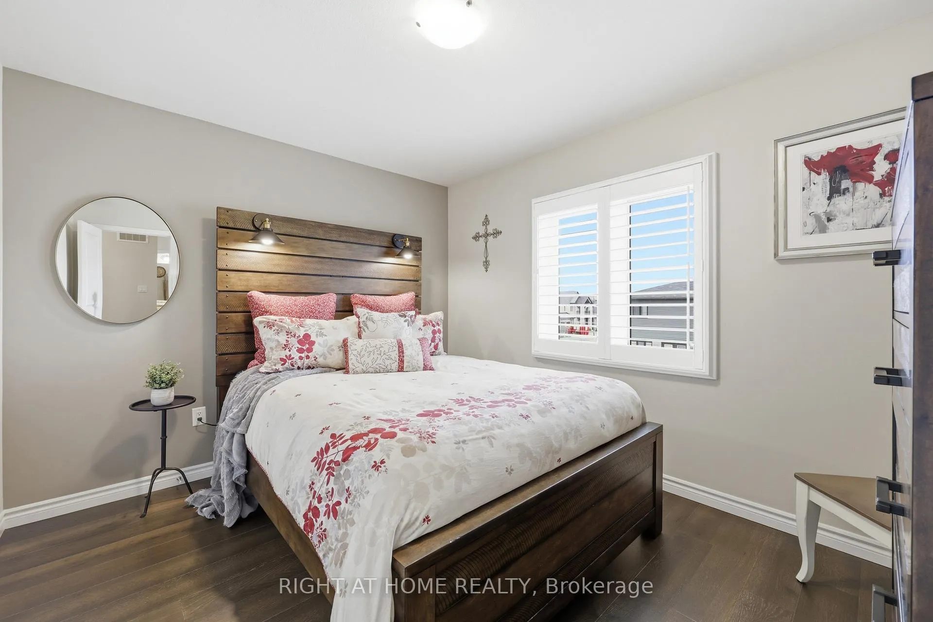 Photo 23 of 33 Vic Chambers Place, Brant, Paris — HOMEH