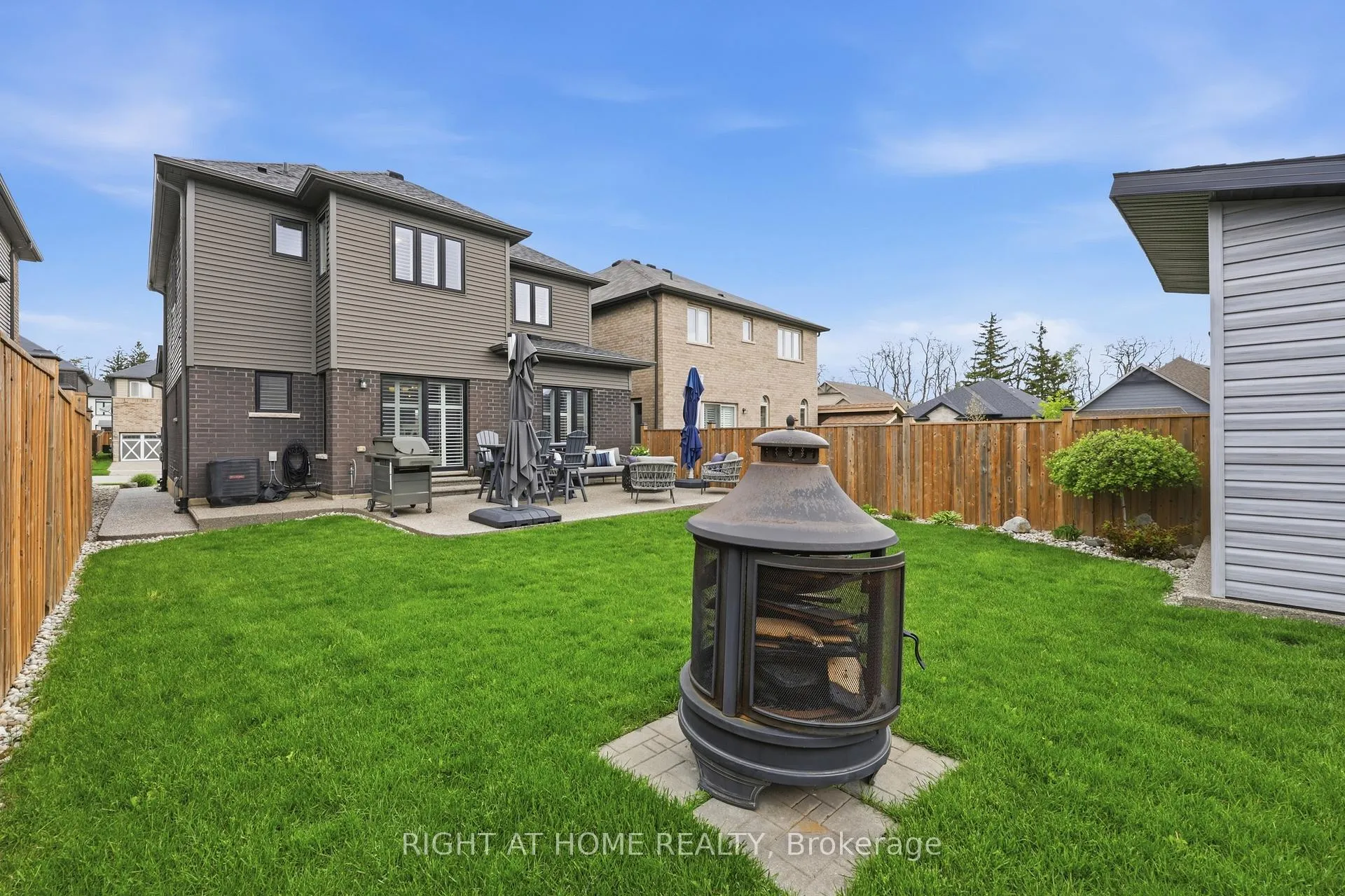 Photo 28 of 33 Vic Chambers Place, Brant, Paris — HOMEH