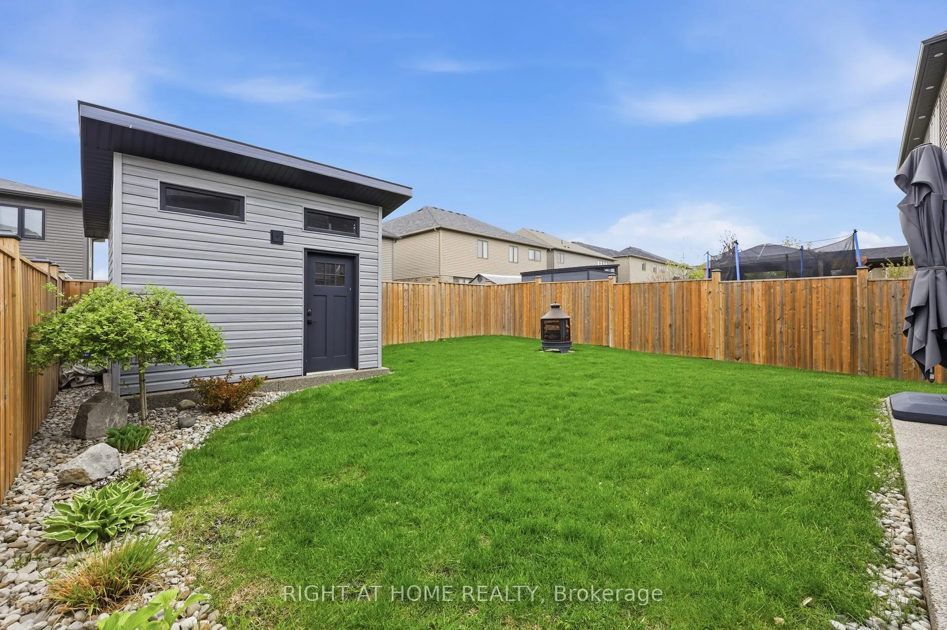 Photo 29 of 33 Vic Chambers Place, Brant, Paris — HOMEH