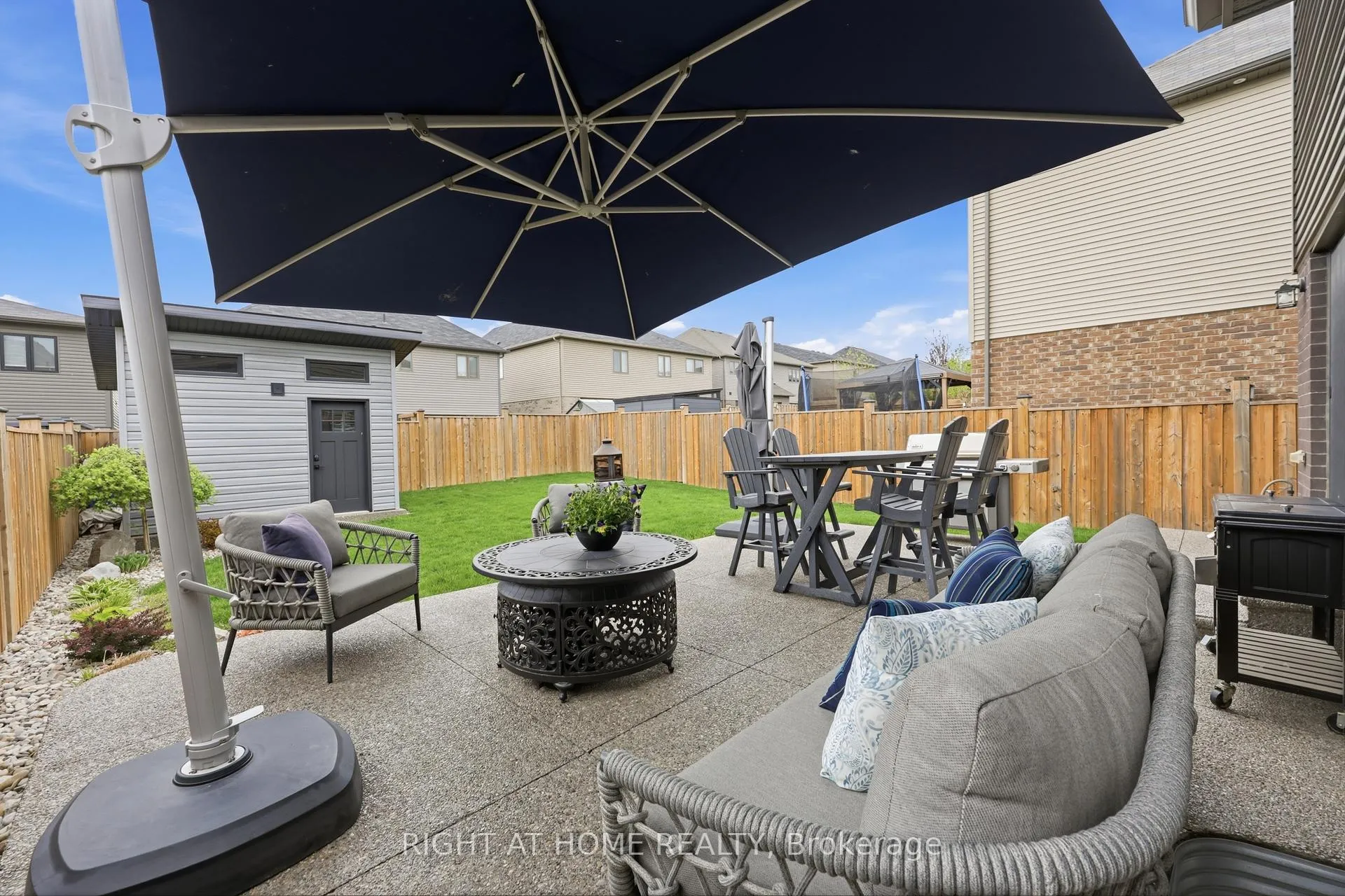 Photo 33 of 33 Vic Chambers Place, Brant, Paris — HOMEH