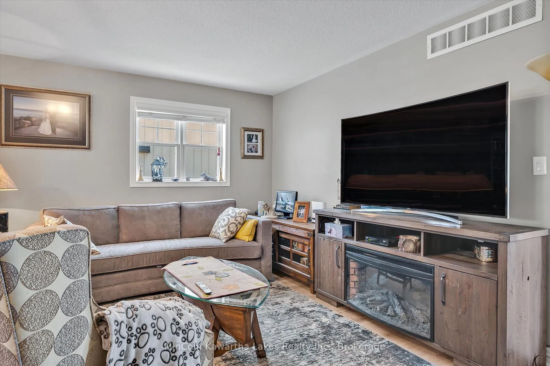 Photo 7 of 2 Peace Crescent, Peterborough, Northcrest Ward 5 — HOMEH