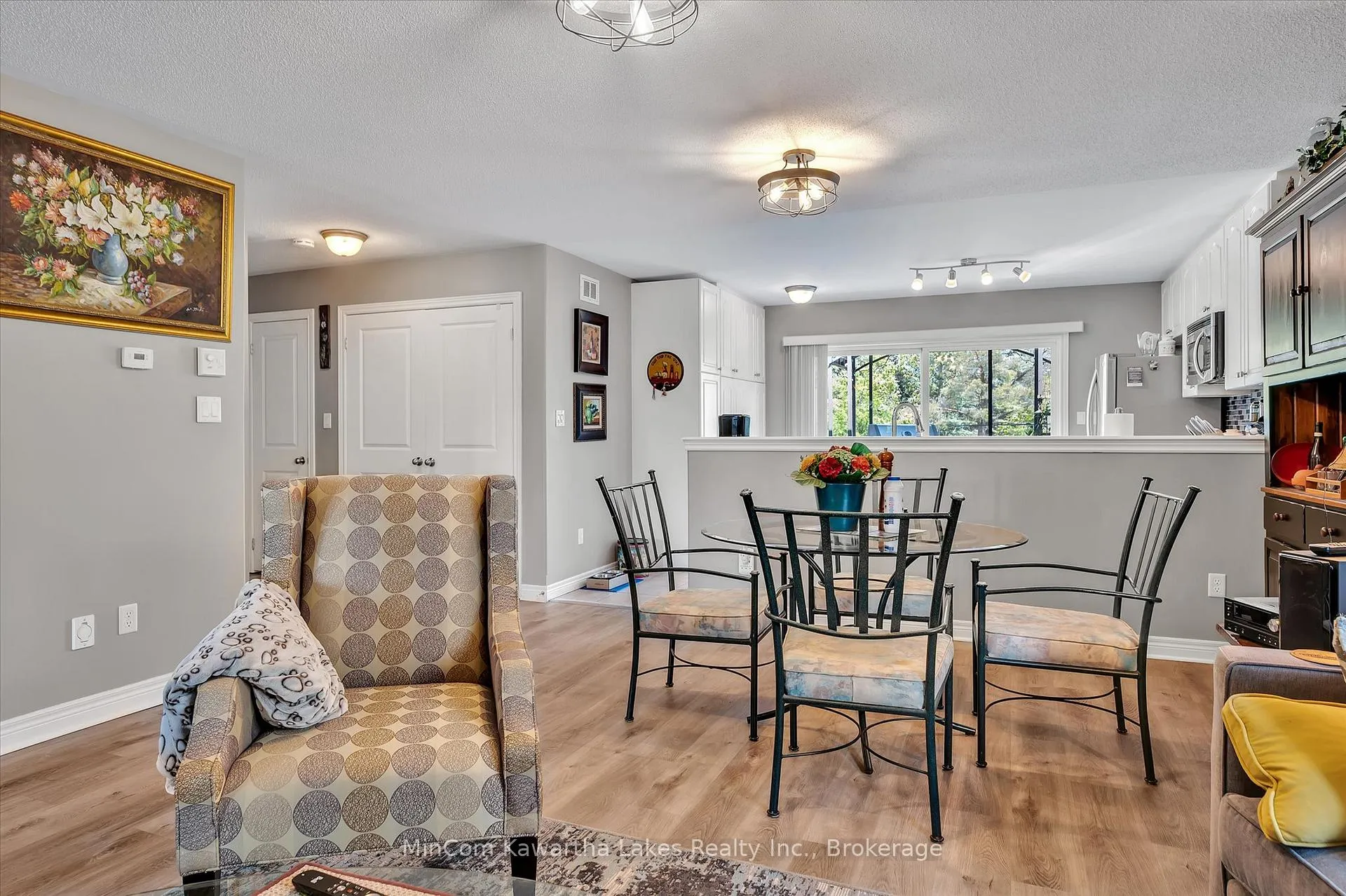 Photo 9 of 2 Peace Crescent, Peterborough, Northcrest Ward 5 — HOMEH