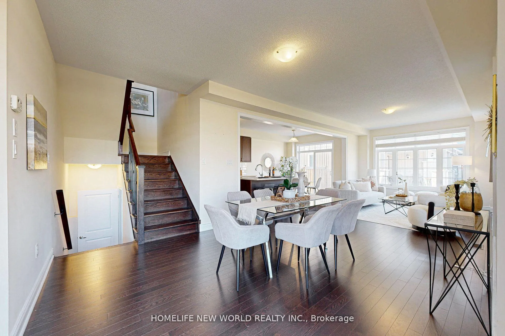 Photo 4 of 28 Horizon Avenue, Cavan Monaghan, Cavan Twp — HOMEH