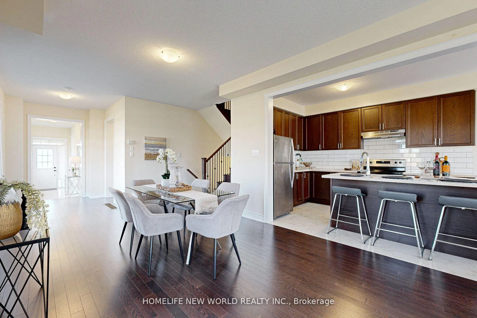 Photo 5 of 28 Horizon Avenue, Cavan Monaghan, Cavan Twp — HOMEH