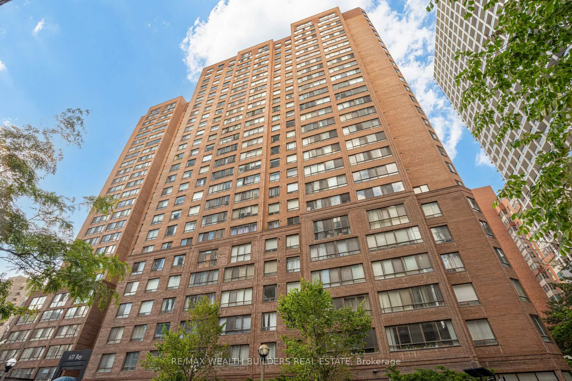 Photo 2 of Unit 803, 633 Bay Street, Toronto, Bay Street Corridor — HOMEH