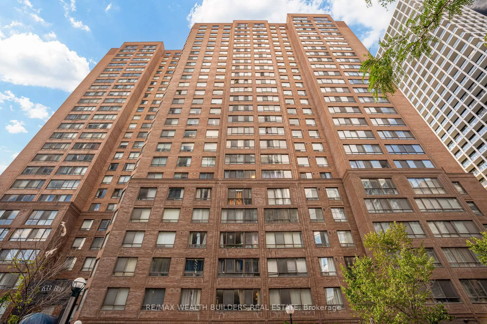 Photo 3 of Unit 803, 633 Bay Street, Toronto, Bay Street Corridor — HOMEH