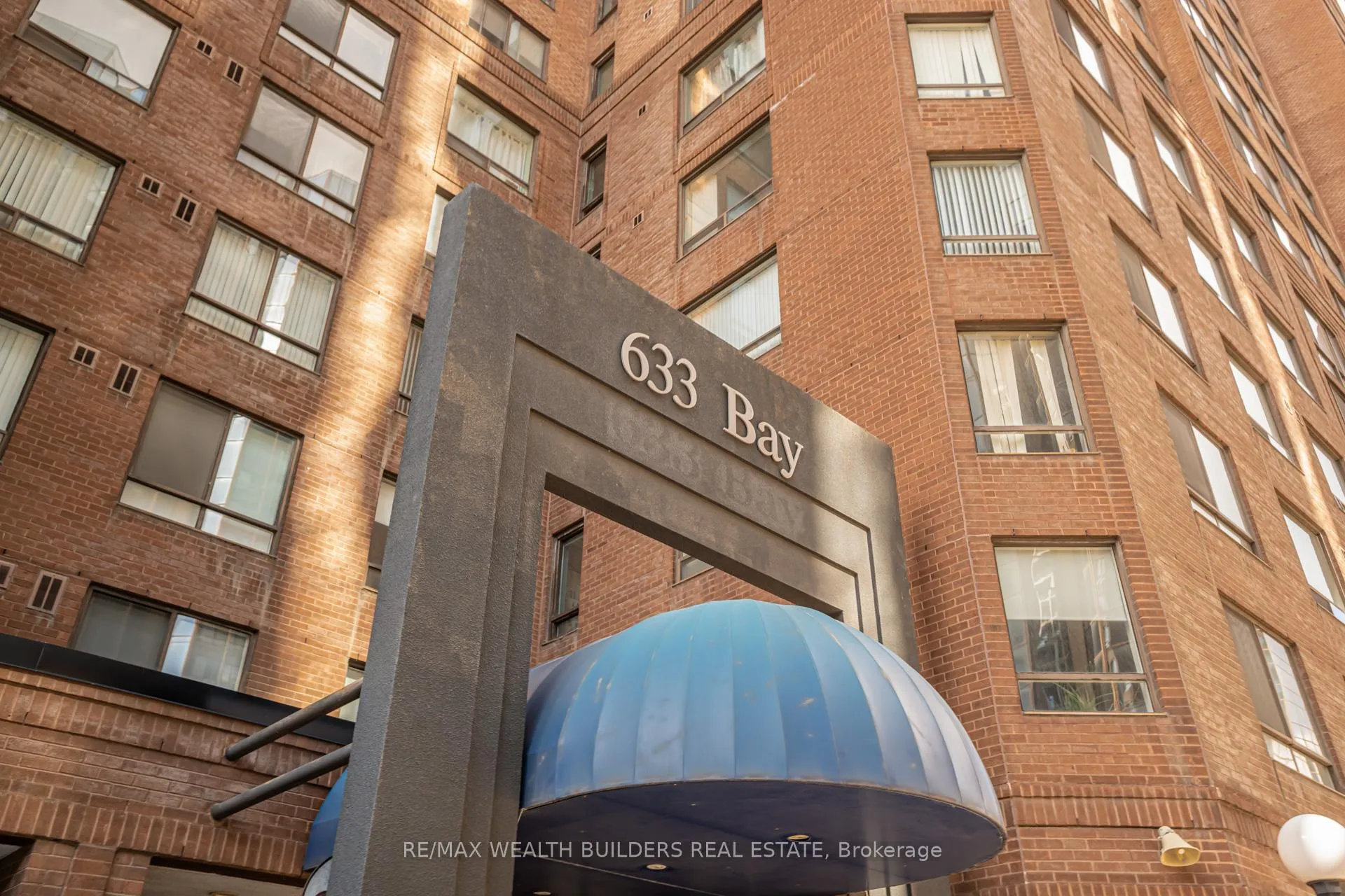 Photo 6 of Unit 803, 633 Bay Street, Toronto, Bay Street Corridor — HOMEH