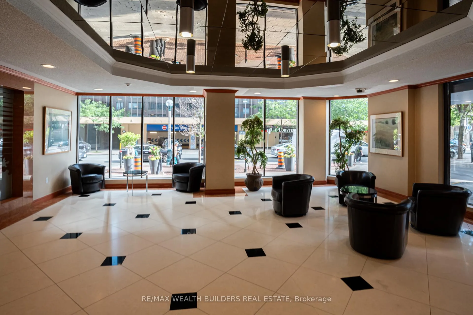 Photo 9 of Unit 803, 633 Bay Street, Toronto, Bay Street Corridor — HOMEH
