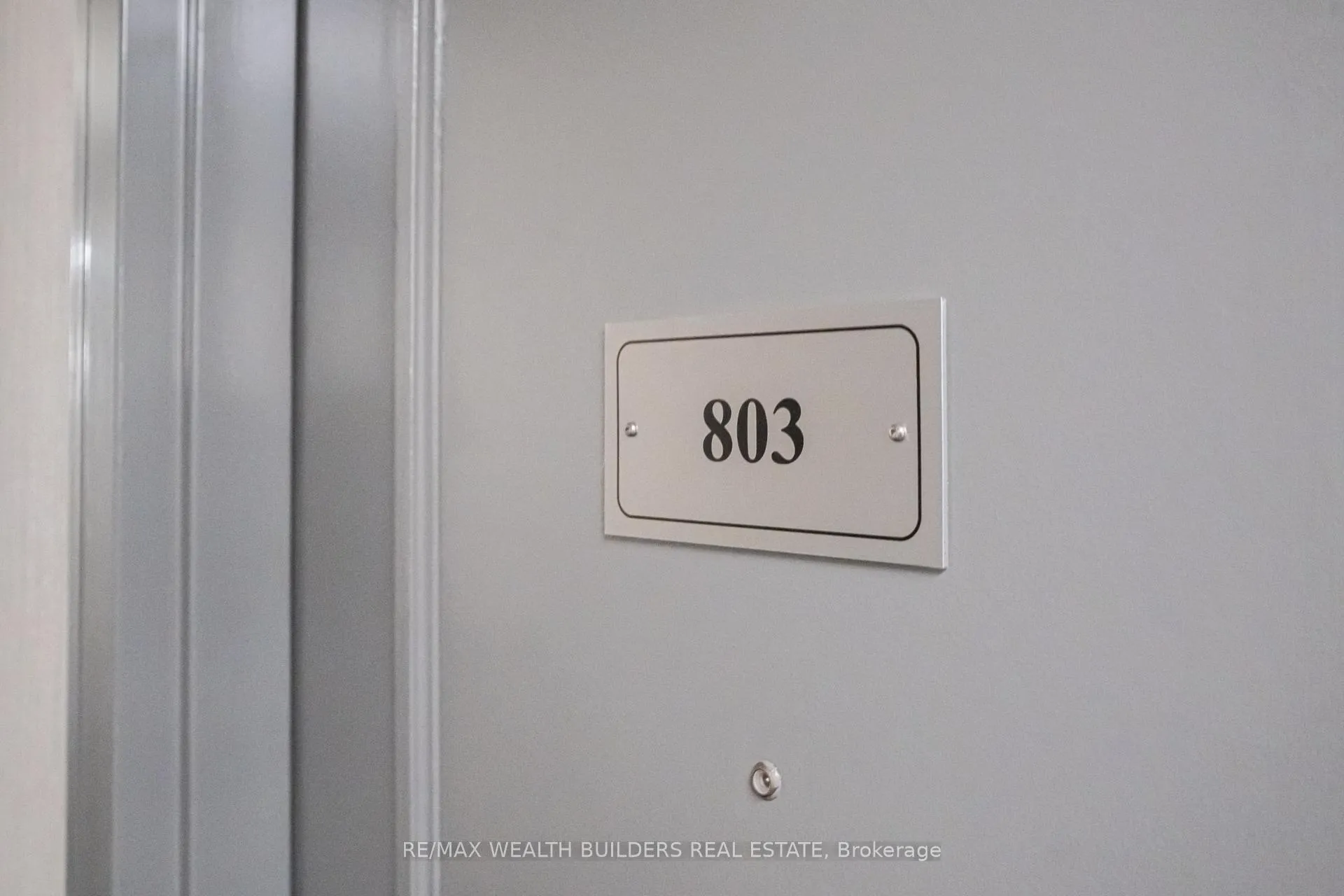 Photo 12 of Unit 803, 633 Bay Street, Toronto, Bay Street Corridor — HOMEH