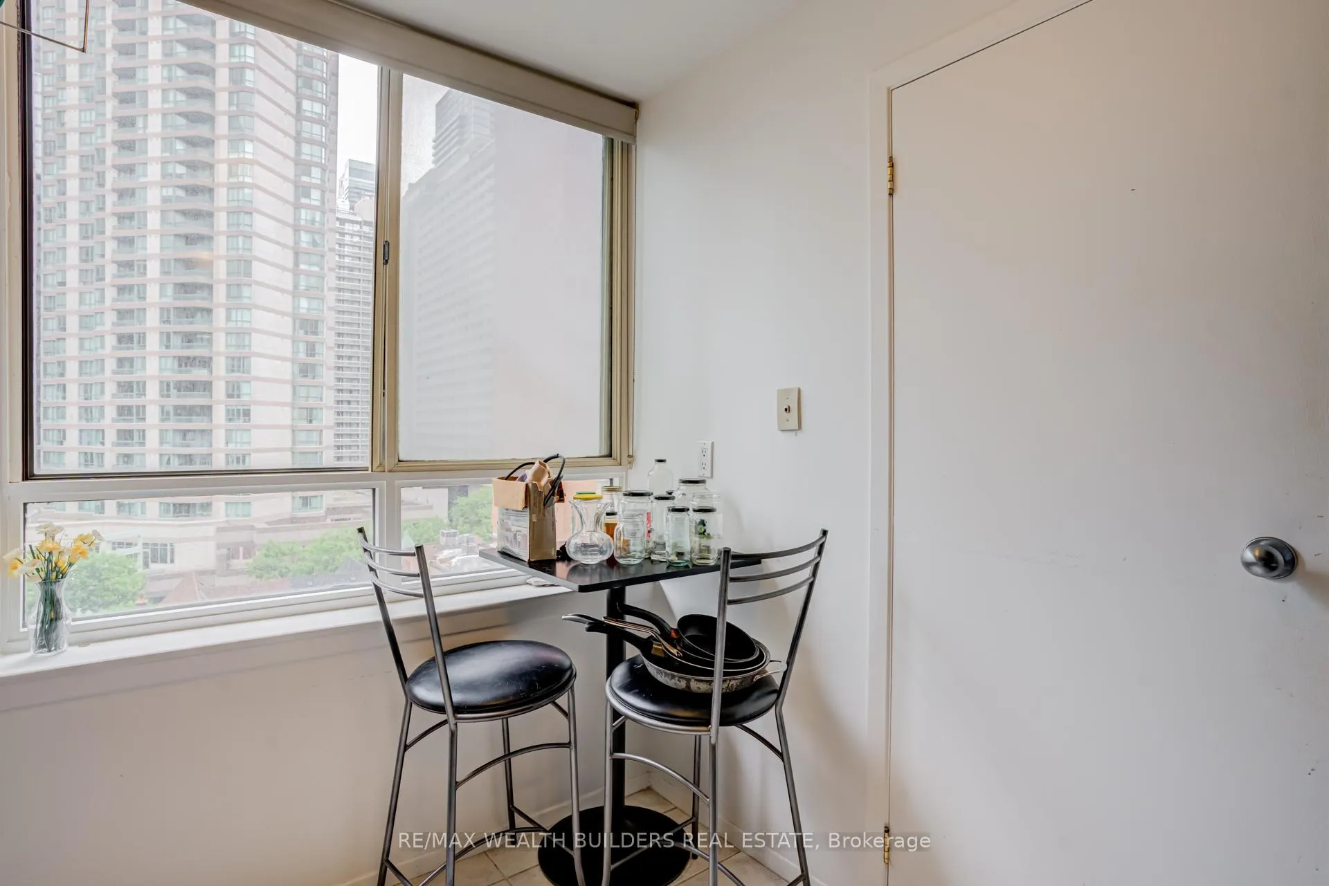 Photo 23 of Unit 803, 633 Bay Street, Toronto, Bay Street Corridor — HOMEH
