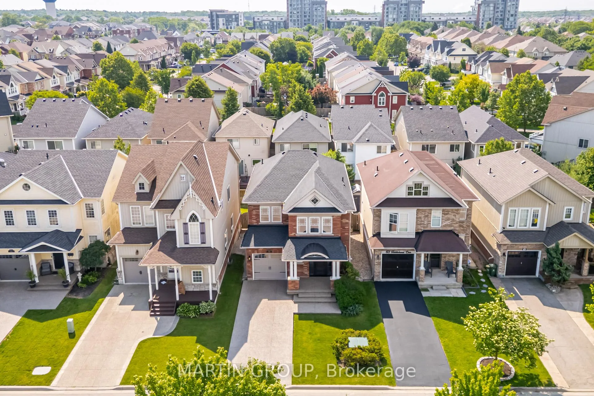 Photo 2 of 59 Fiddlehead Crescent, Hamilton, Waterdown — HOMEH