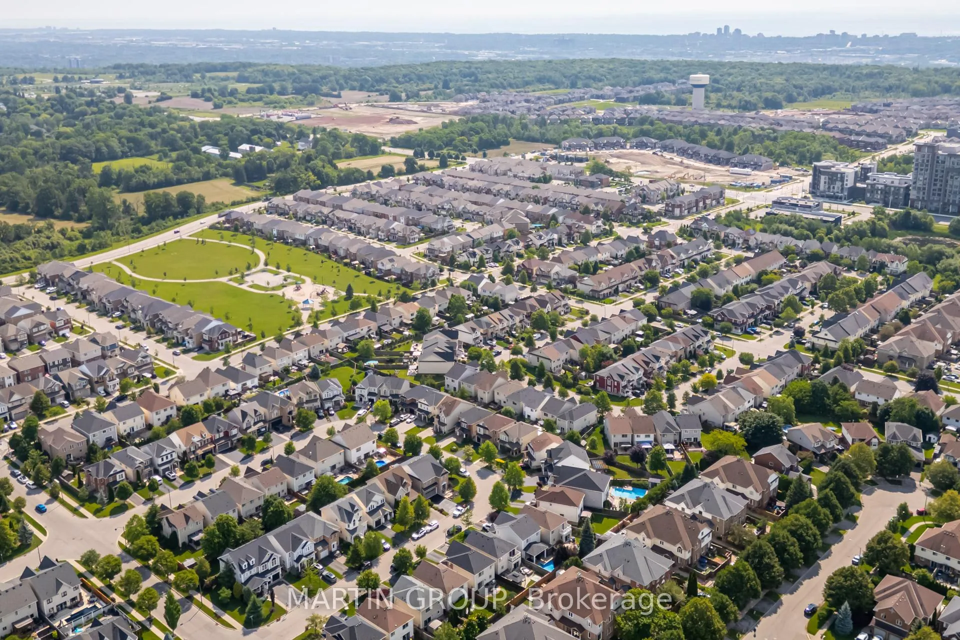 Photo 3 of 59 Fiddlehead Crescent, Hamilton, Waterdown — HOMEH