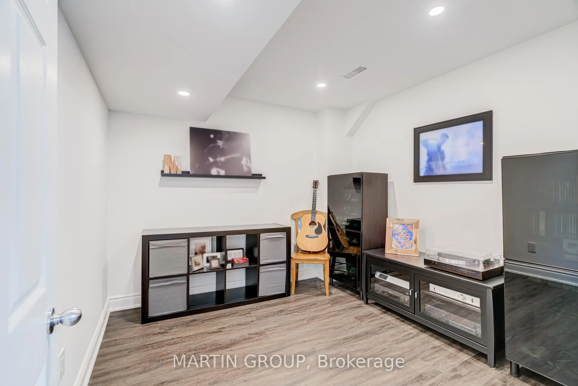 Photo 37 of 59 Fiddlehead Crescent, Hamilton, Waterdown — HOMEH