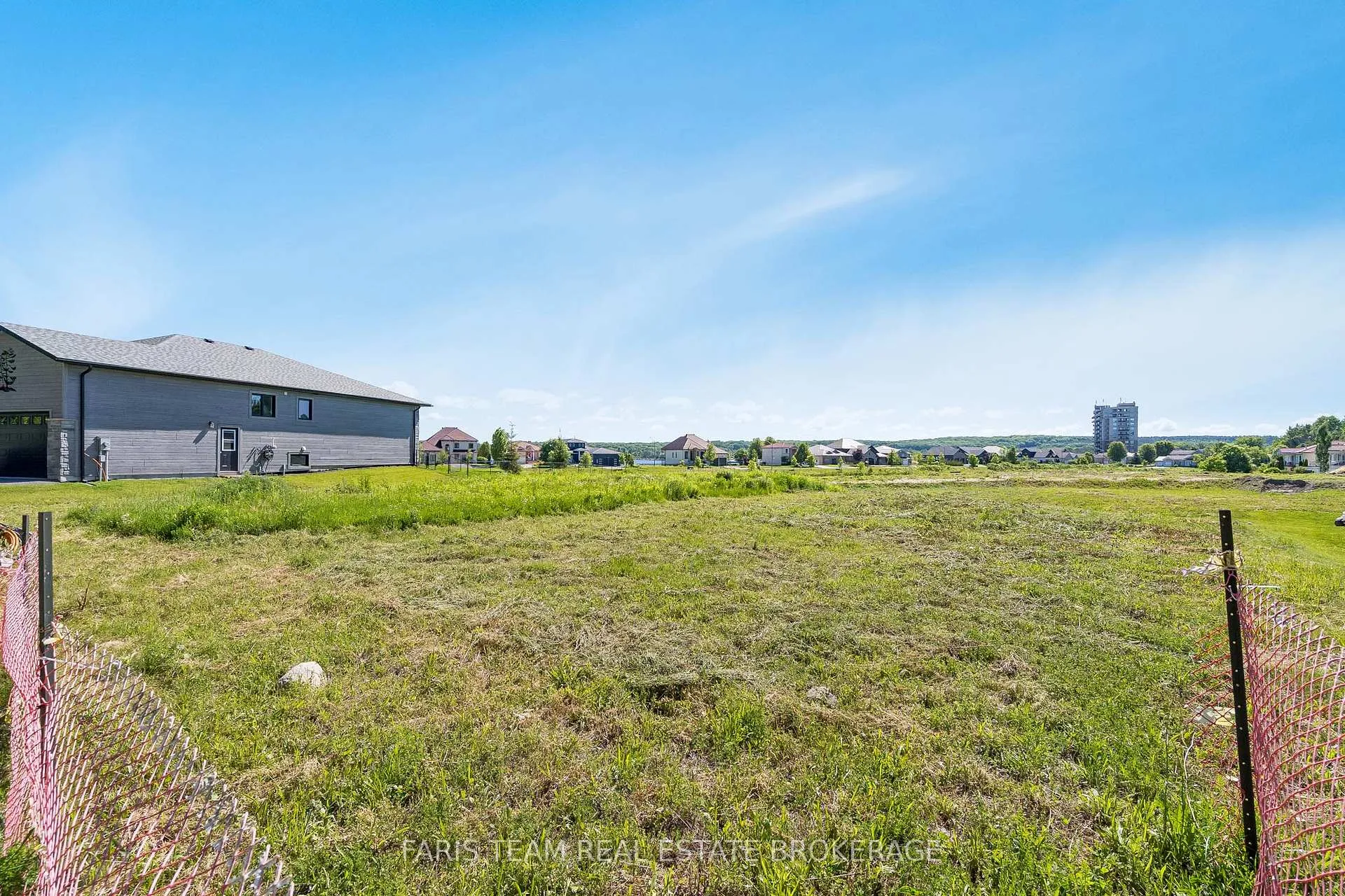 Photo 2 of 565 Taylor Drive, Midland — HOMEH
