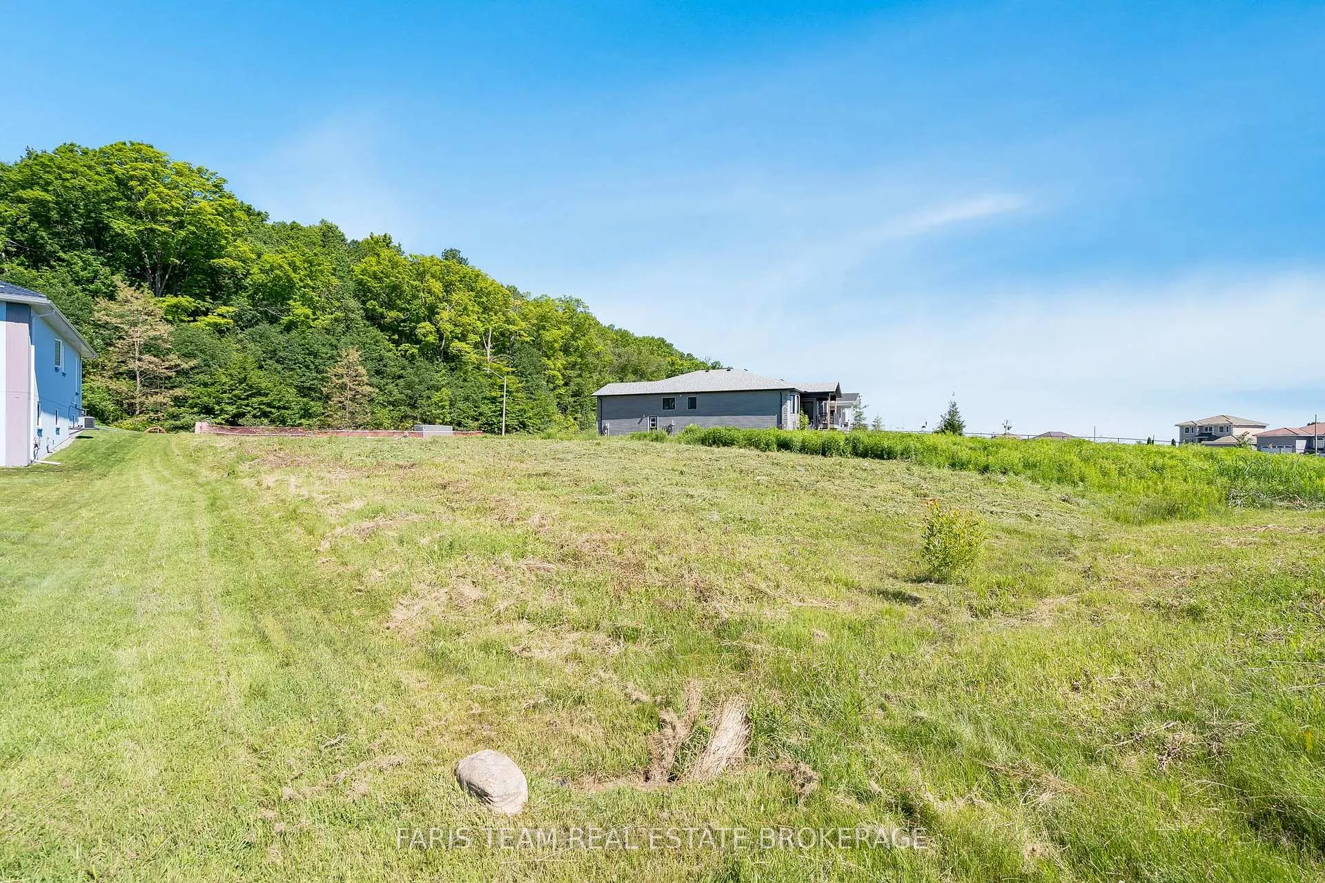 Photo 5 of 565 Taylor Drive, Midland — HOMEH