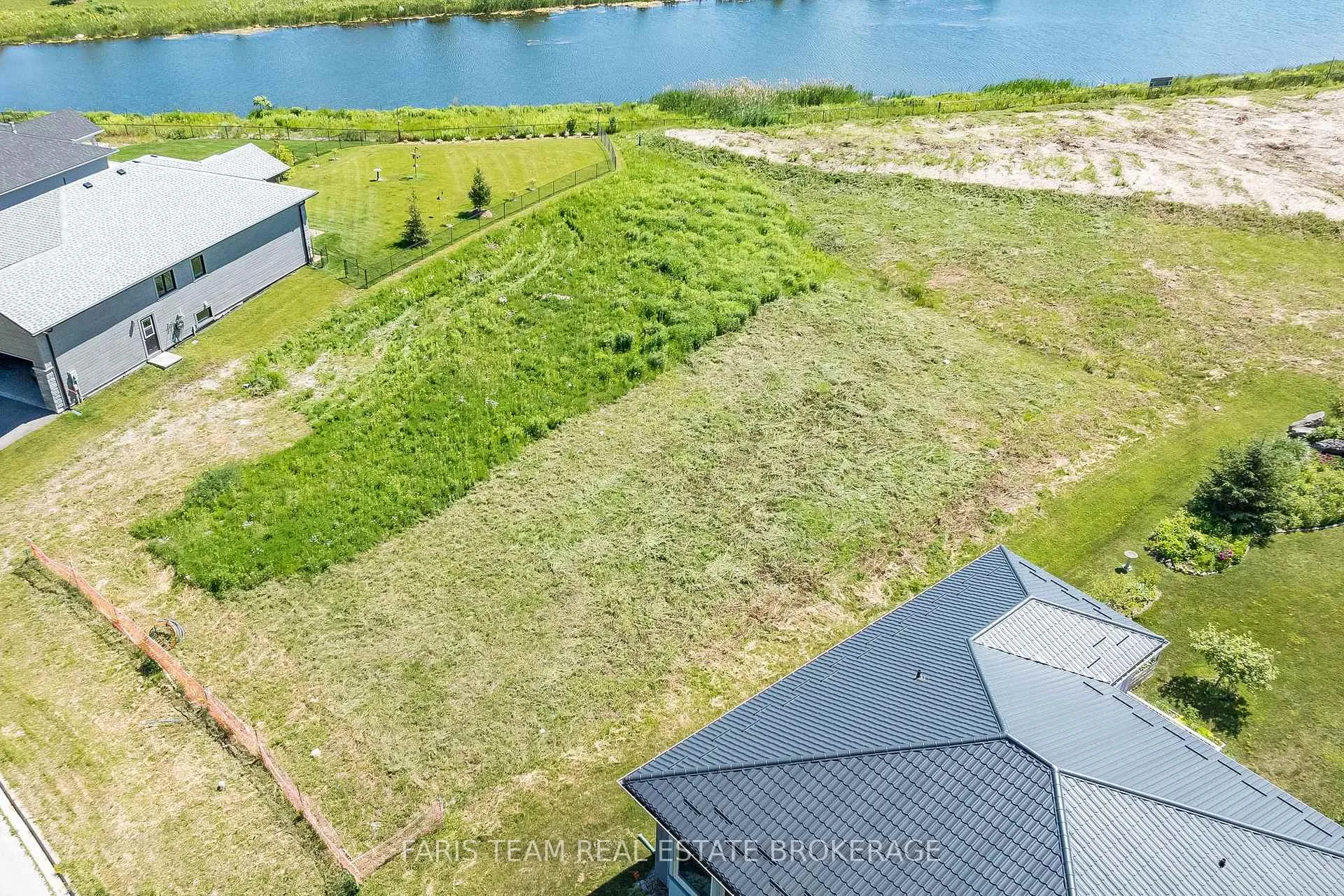 Photo 6 of 565 Taylor Drive, Midland — HOMEH