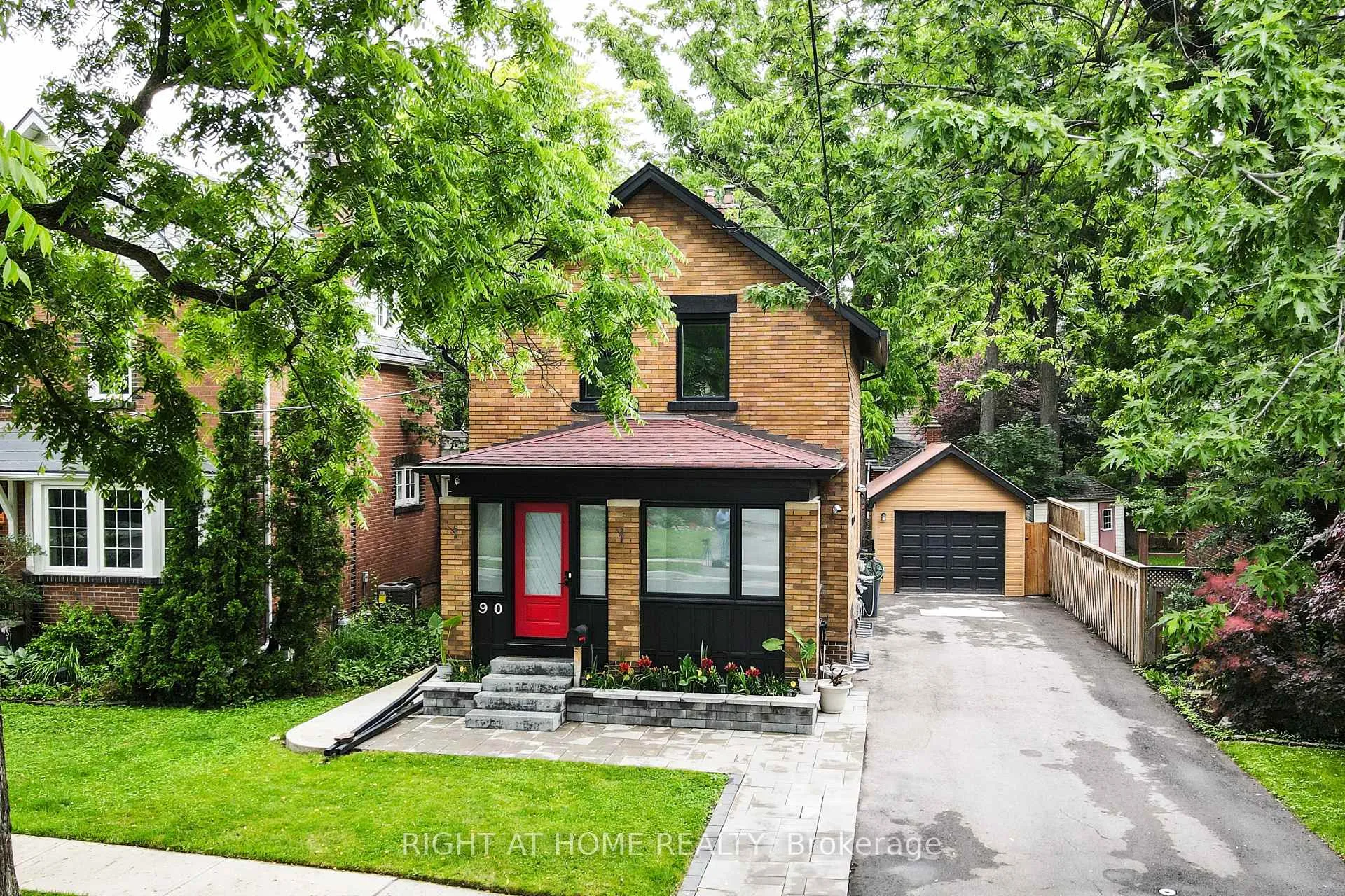 Photo 3 of 90 Mill Street S, Brampton, Downtown Brampton — HOMEH