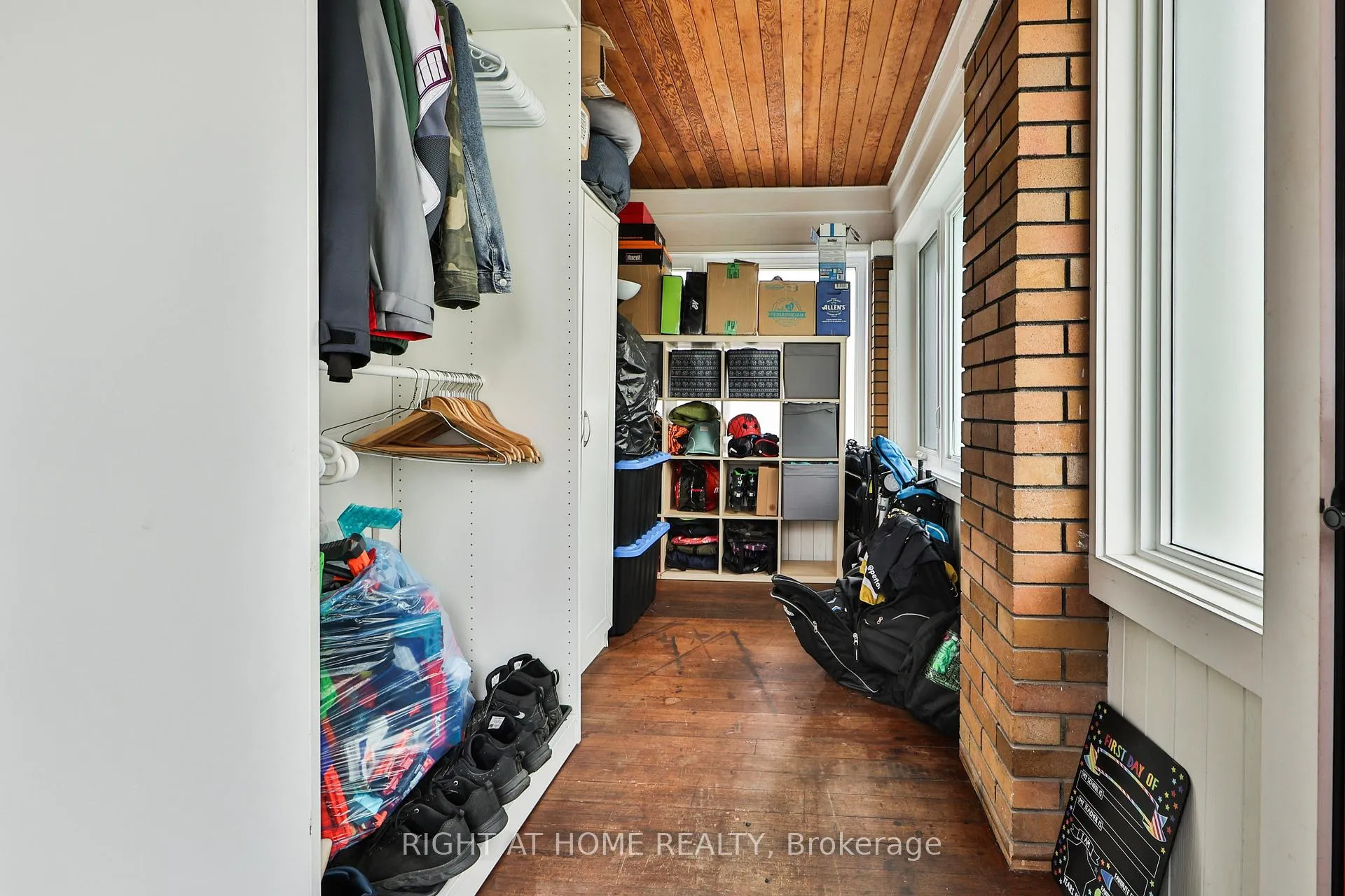 Photo 4 of 90 Mill Street S, Brampton, Downtown Brampton — HOMEH