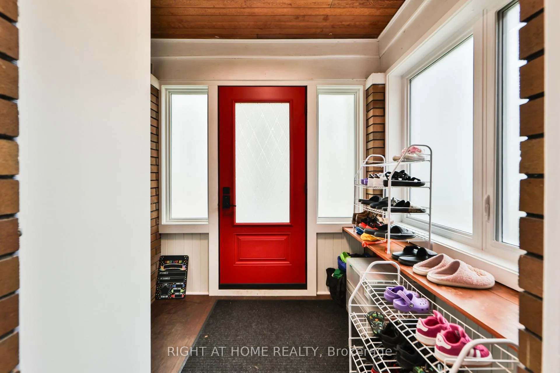Photo 5 of 90 Mill Street S, Brampton, Downtown Brampton — HOMEH