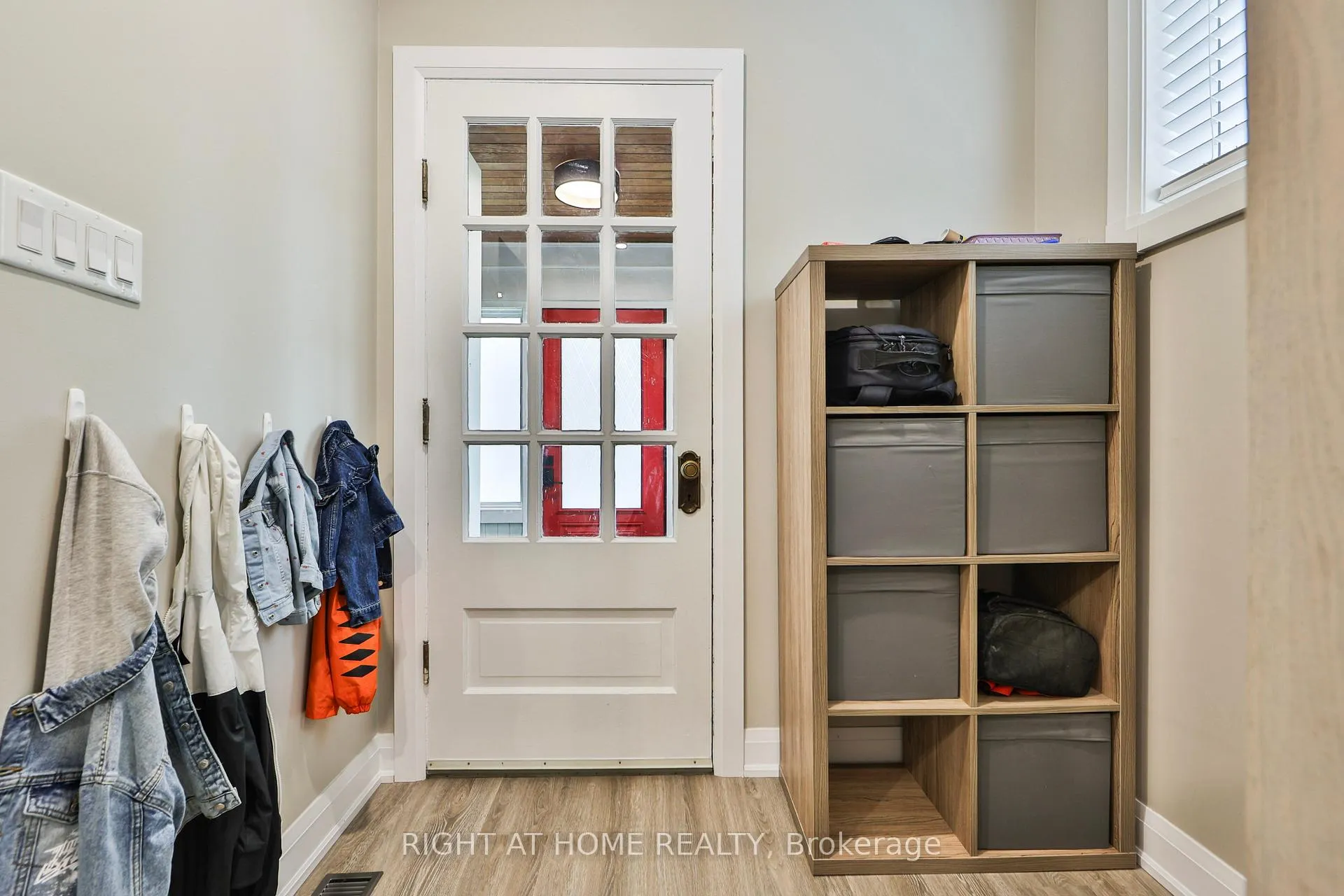 Photo 6 of 90 Mill Street S, Brampton, Downtown Brampton — HOMEH