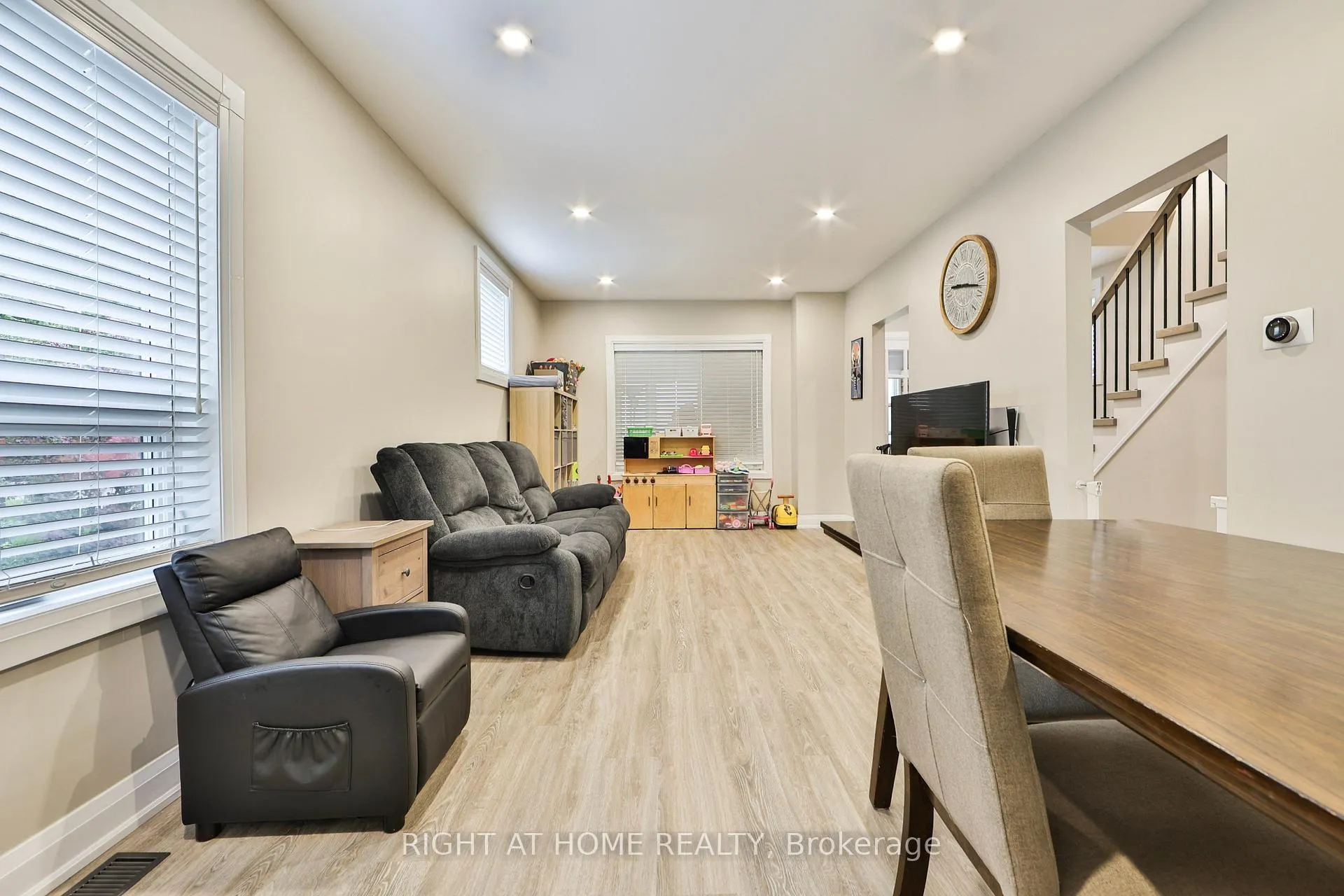 Photo 8 of 90 Mill Street S, Brampton, Downtown Brampton — HOMEH