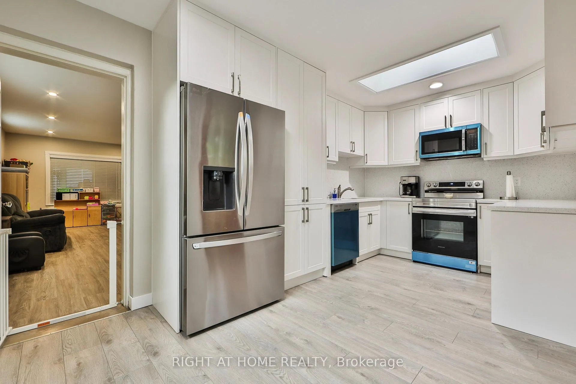Photo 16 of 90 Mill Street S, Brampton, Downtown Brampton — HOMEH