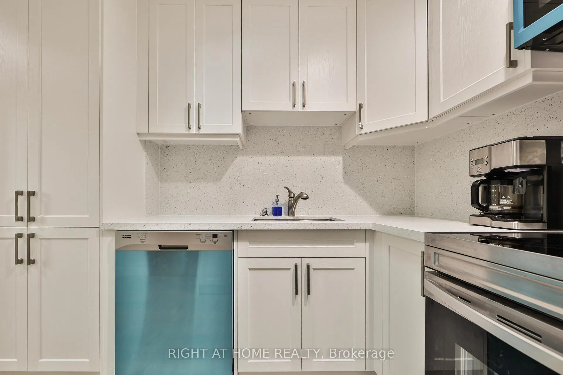 Photo 20 of 90 Mill Street S, Brampton, Downtown Brampton — HOMEH