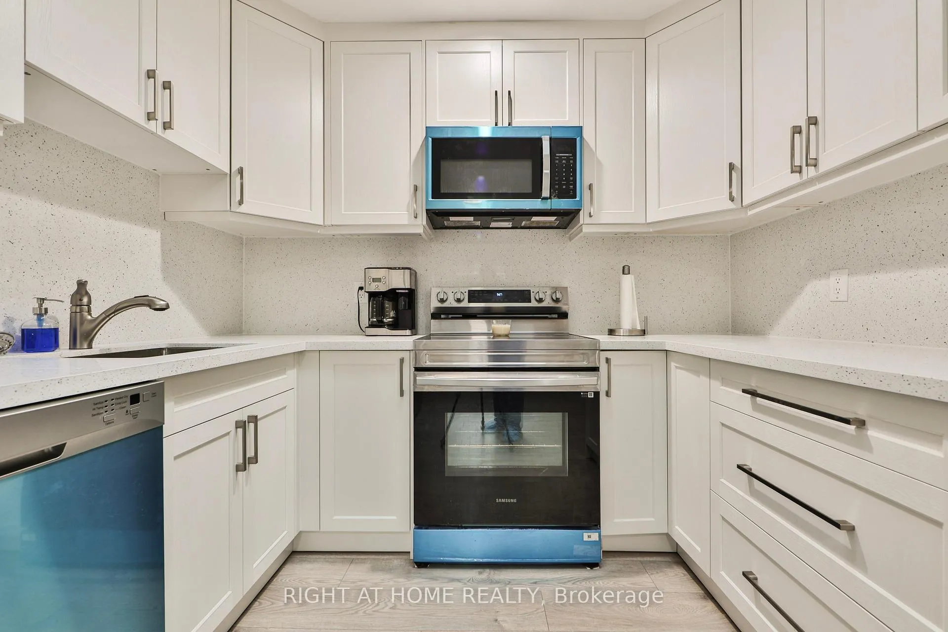 Photo 21 of 90 Mill Street S, Brampton, Downtown Brampton — HOMEH