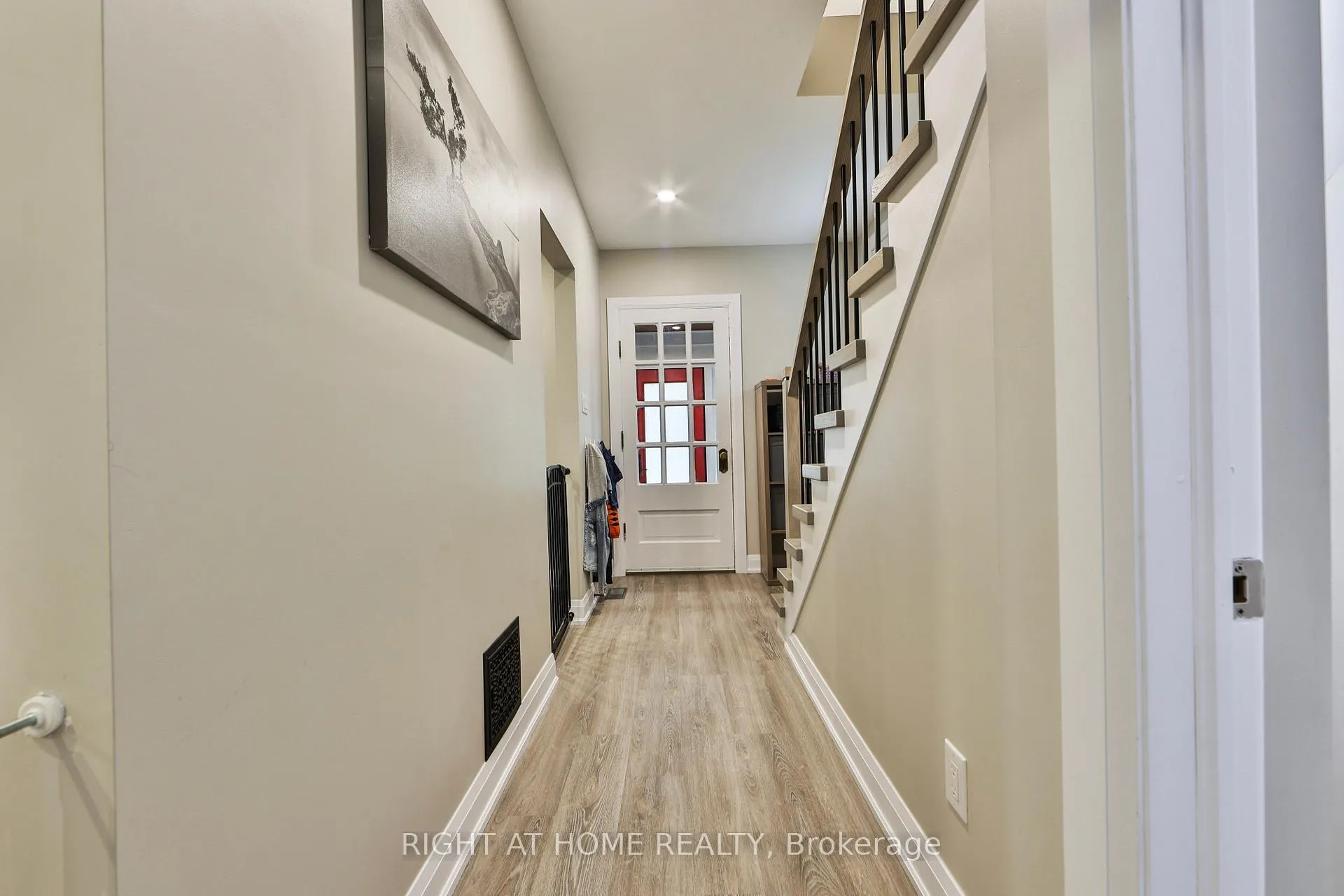 Photo 22 of 90 Mill Street S, Brampton, Downtown Brampton — HOMEH