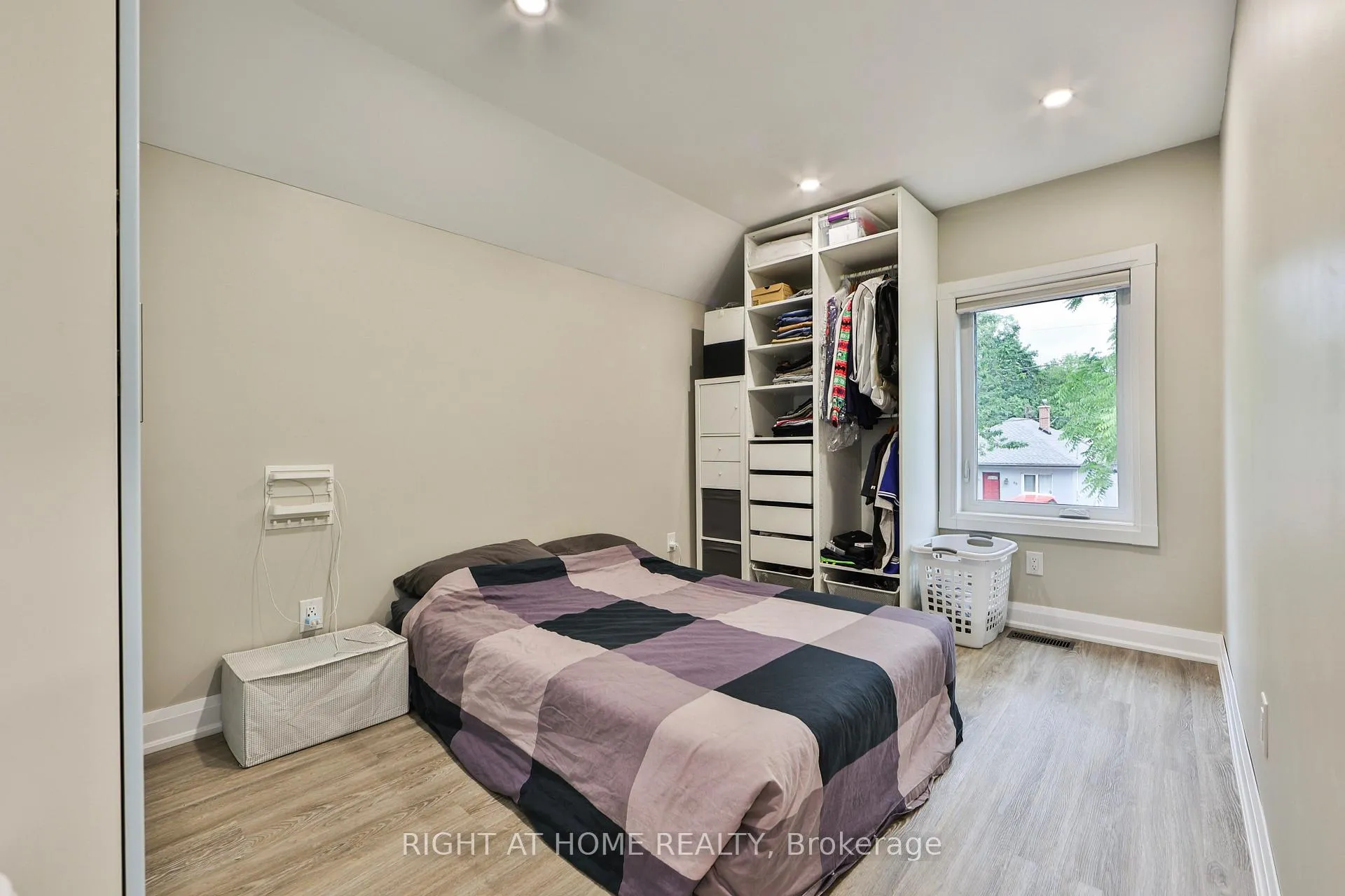 Photo 25 of 90 Mill Street S, Brampton, Downtown Brampton — HOMEH
