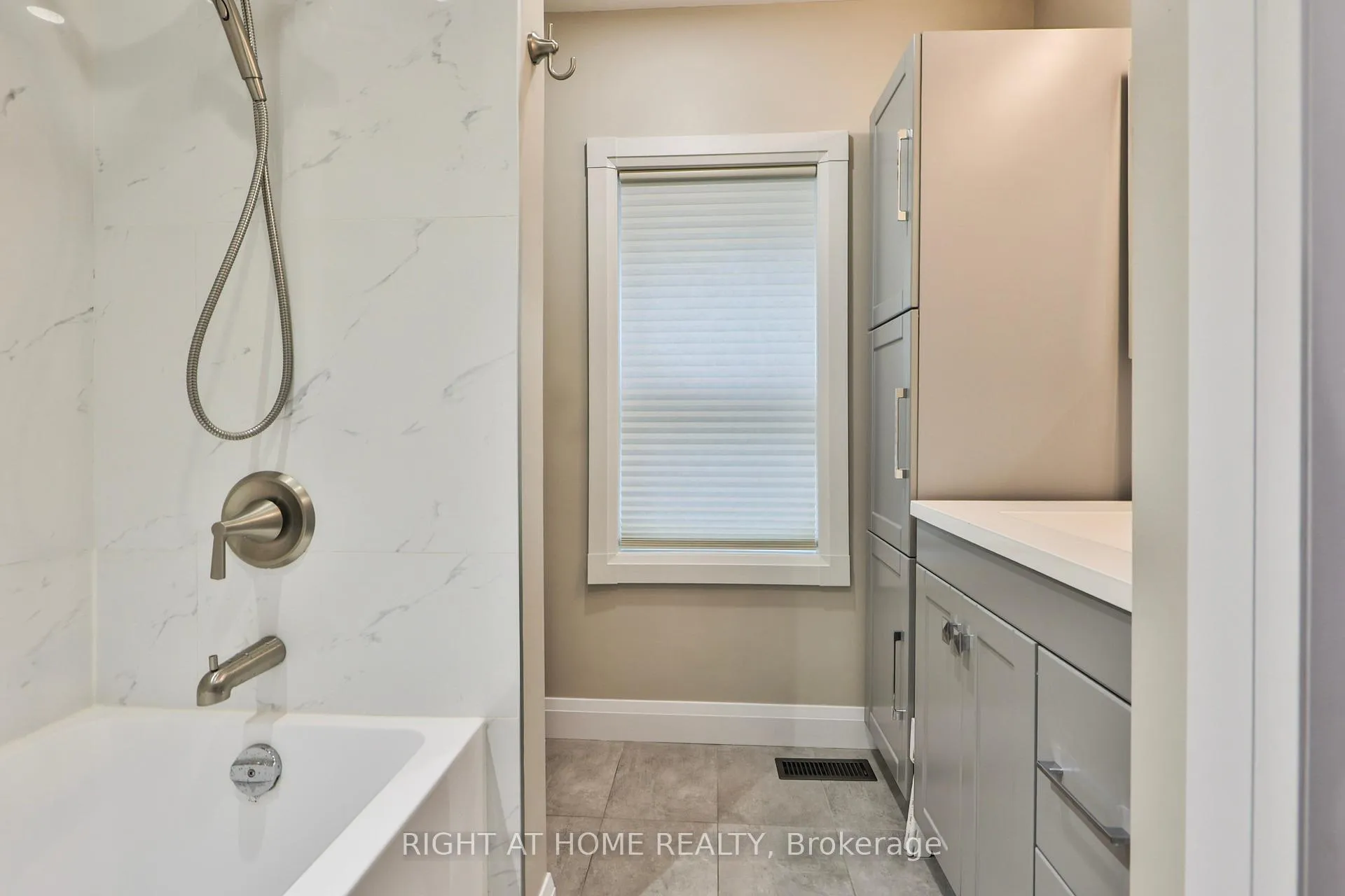 Photo 31 of 90 Mill Street S, Brampton, Downtown Brampton — HOMEH