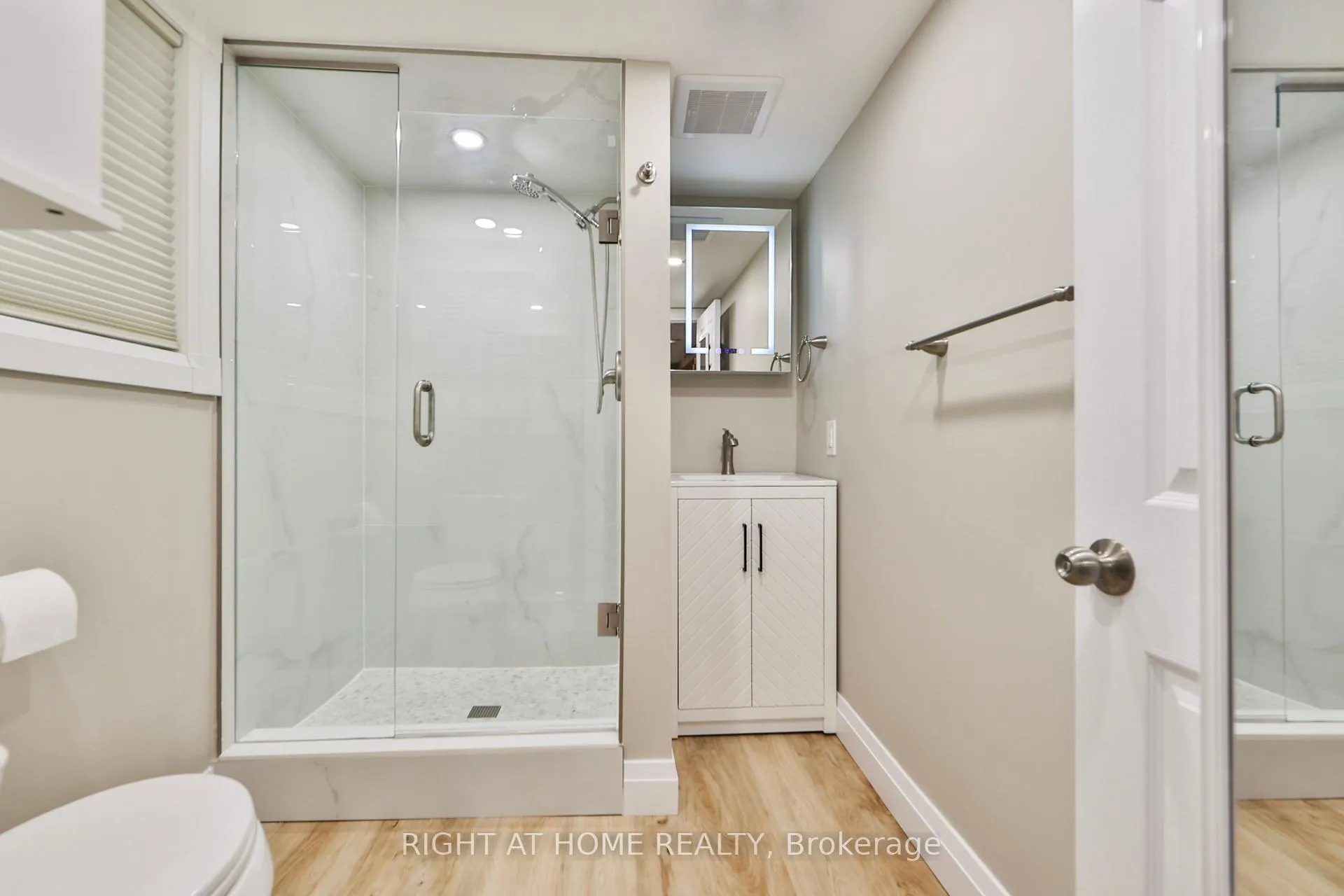 Photo 42 of 90 Mill Street S, Brampton, Downtown Brampton — HOMEH