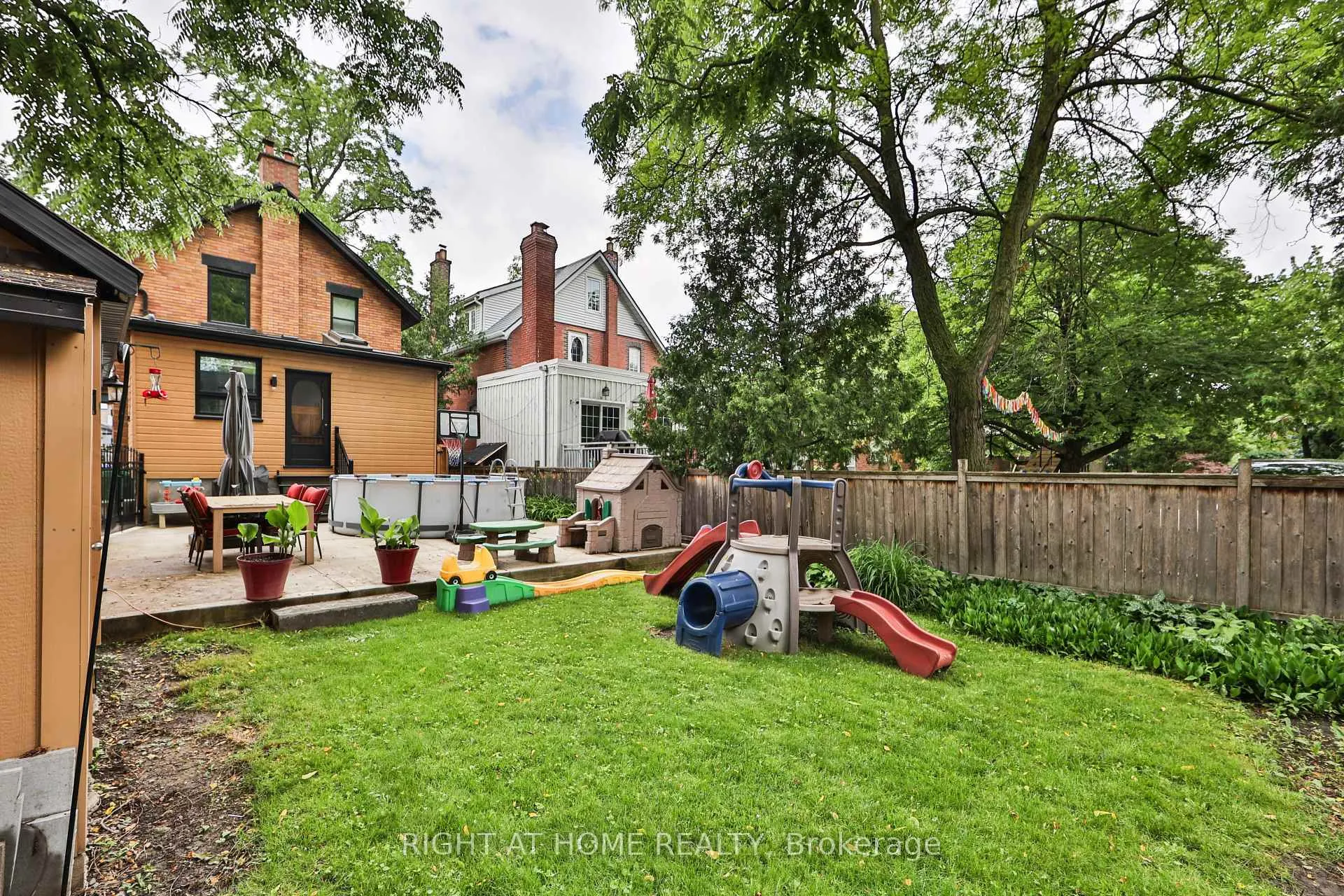 Photo 47 of 90 Mill Street S, Brampton, Downtown Brampton — HOMEH