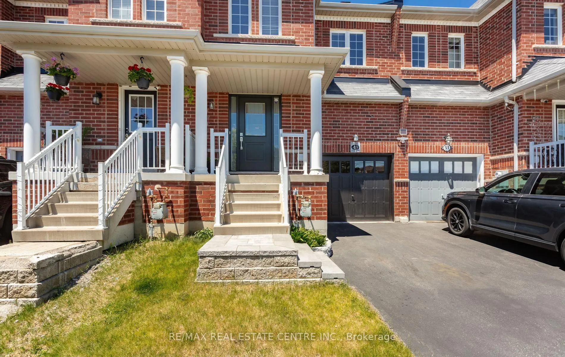Photo 2 of 49 Teal Crest Circle, Brampton, Credit Valley — HOMEH