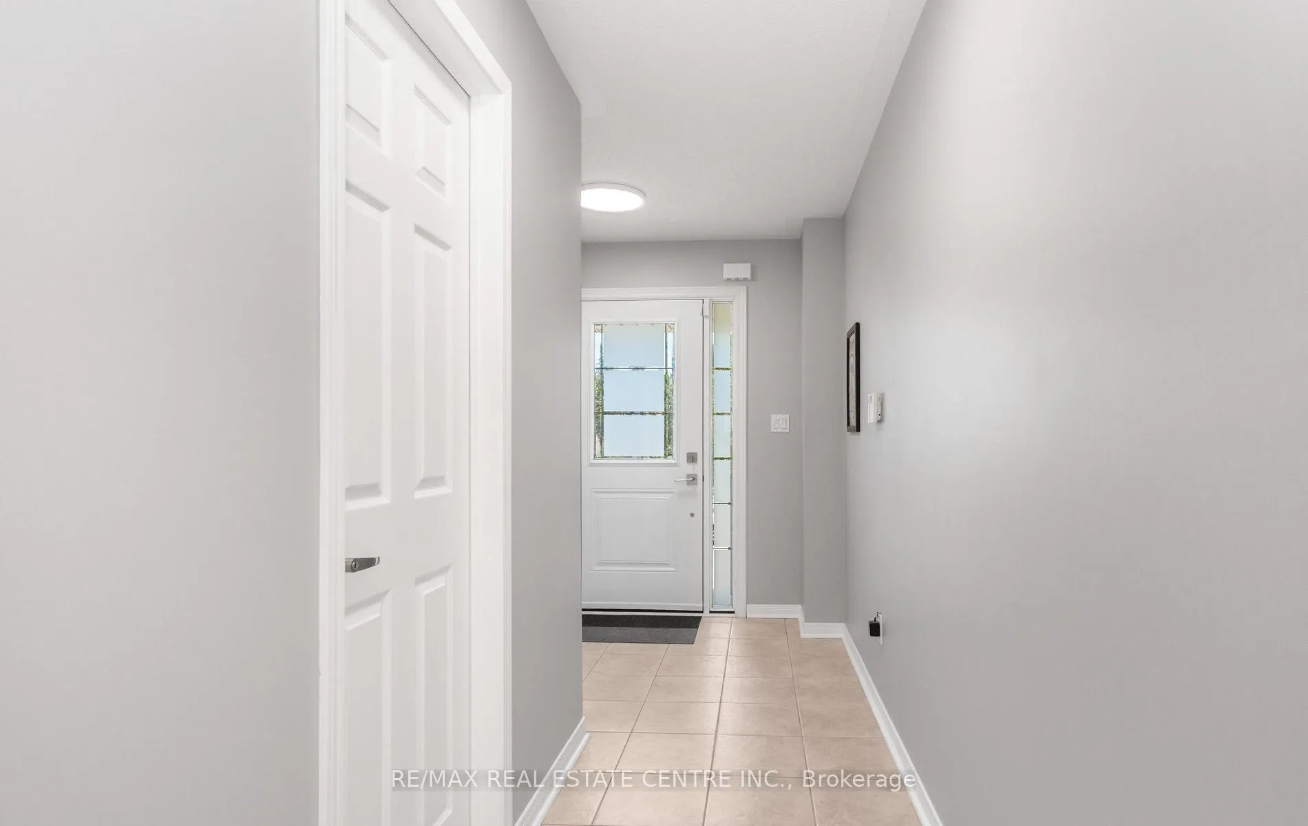 Photo 3 of 49 Teal Crest Circle, Brampton, Credit Valley — HOMEH