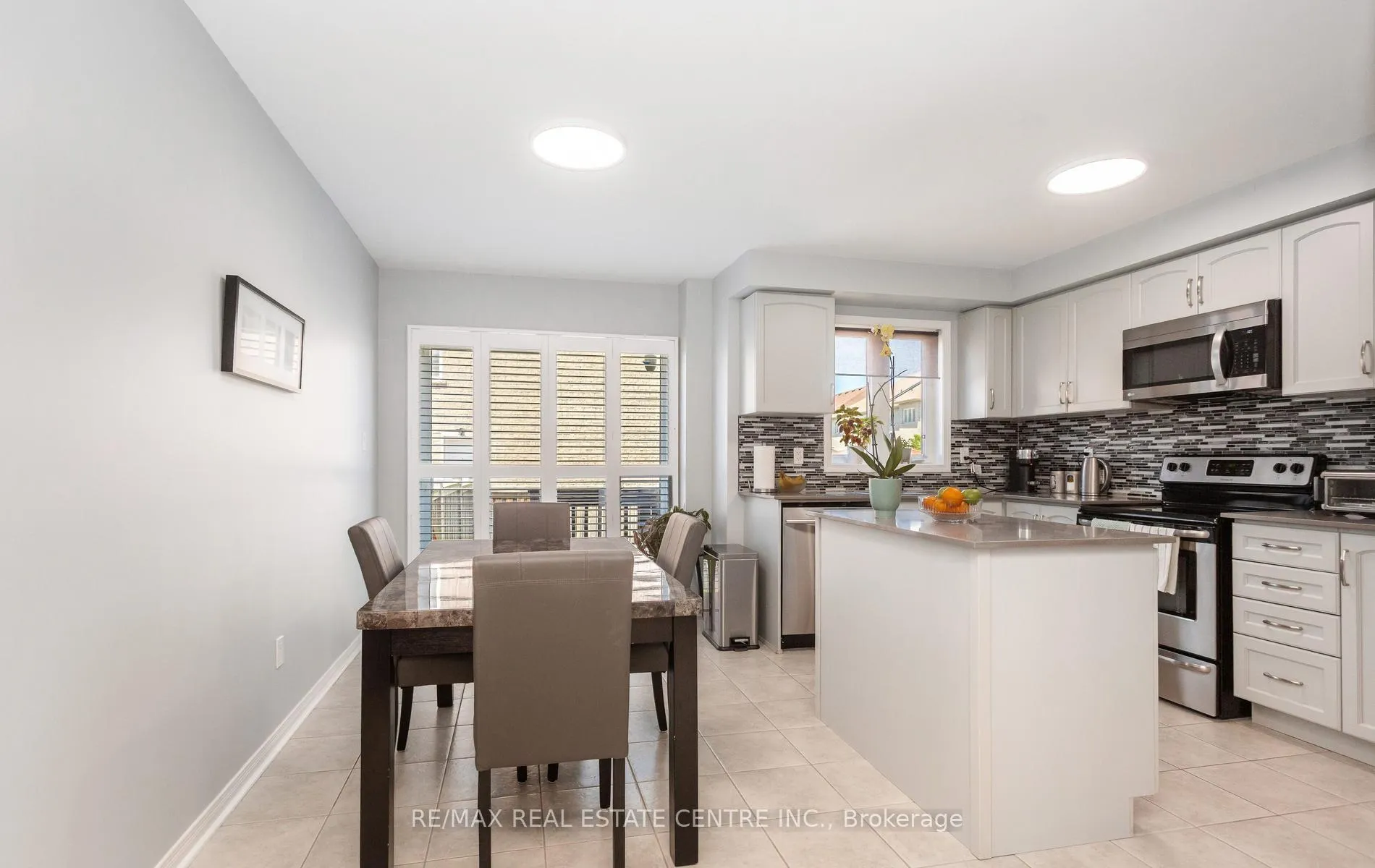 Photo 12 of 49 Teal Crest Circle, Brampton, Credit Valley — HOMEH