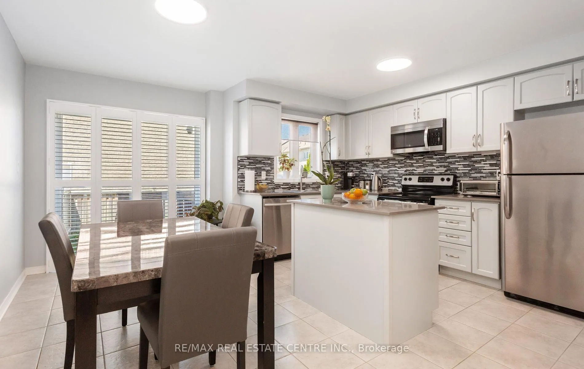 Photo 13 of 49 Teal Crest Circle, Brampton, Credit Valley — HOMEH