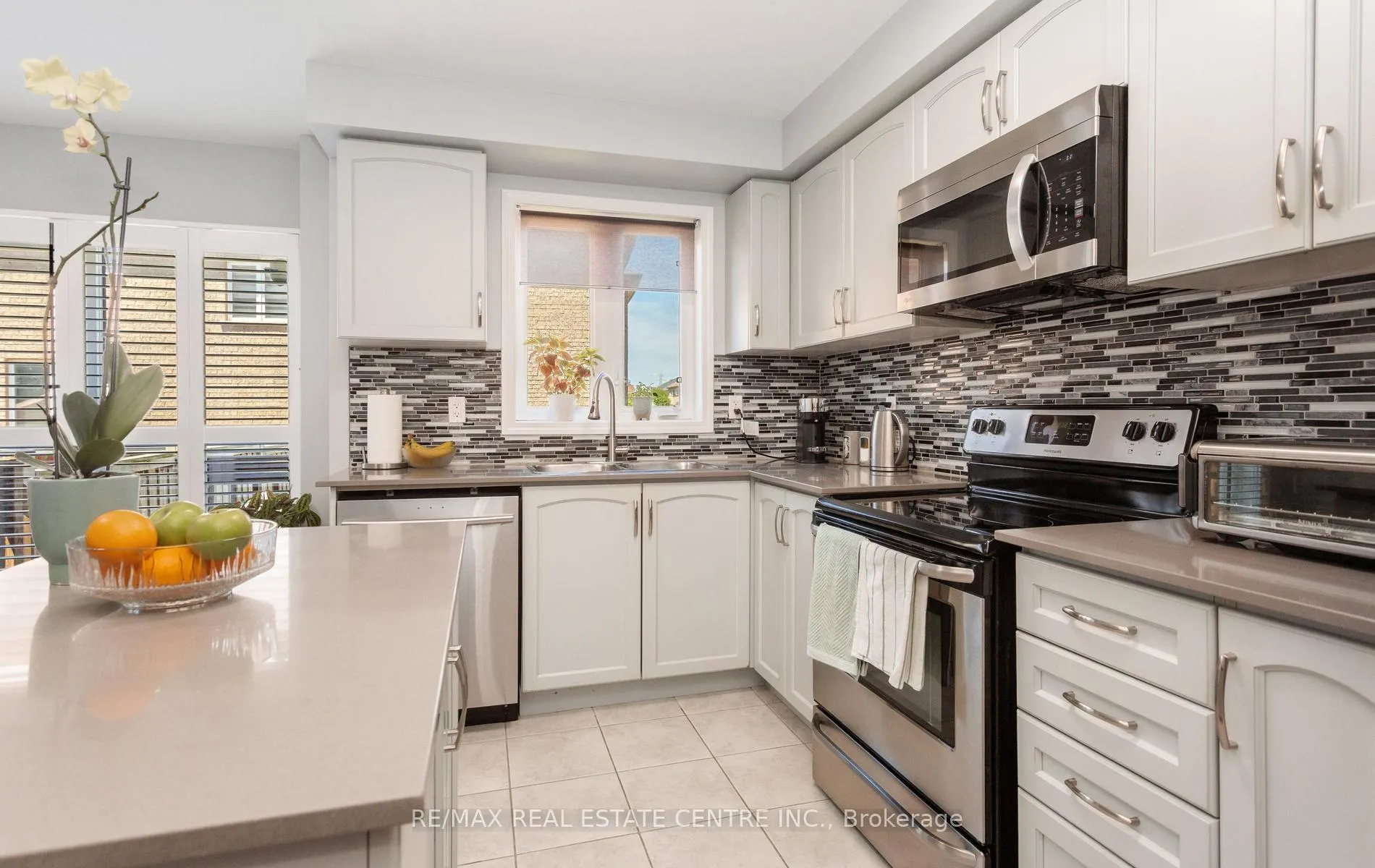 Photo 15 of 49 Teal Crest Circle, Brampton, Credit Valley — HOMEH