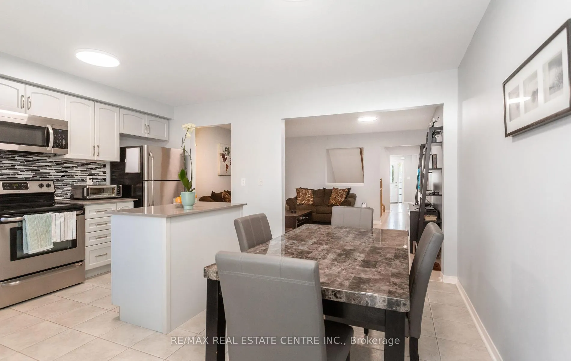 Photo 16 of 49 Teal Crest Circle, Brampton, Credit Valley — HOMEH