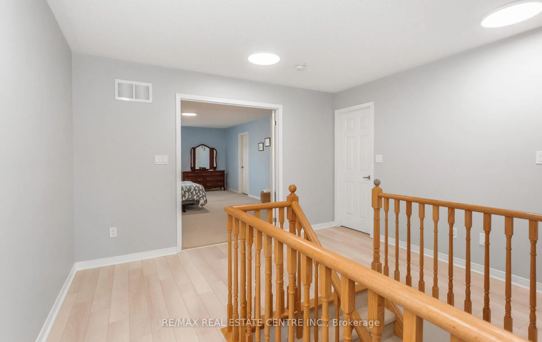 Photo 18 of 49 Teal Crest Circle, Brampton, Credit Valley — HOMEH