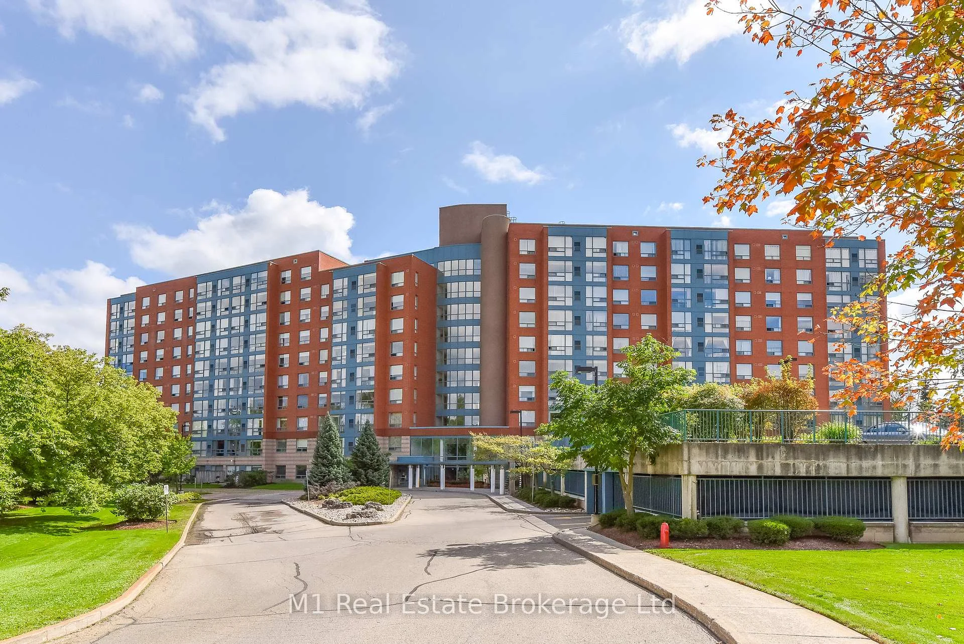 Photo 4 of Unit PH2, 55 Blue Springs Drive, Waterloo, Colonial Acres — HOMEH