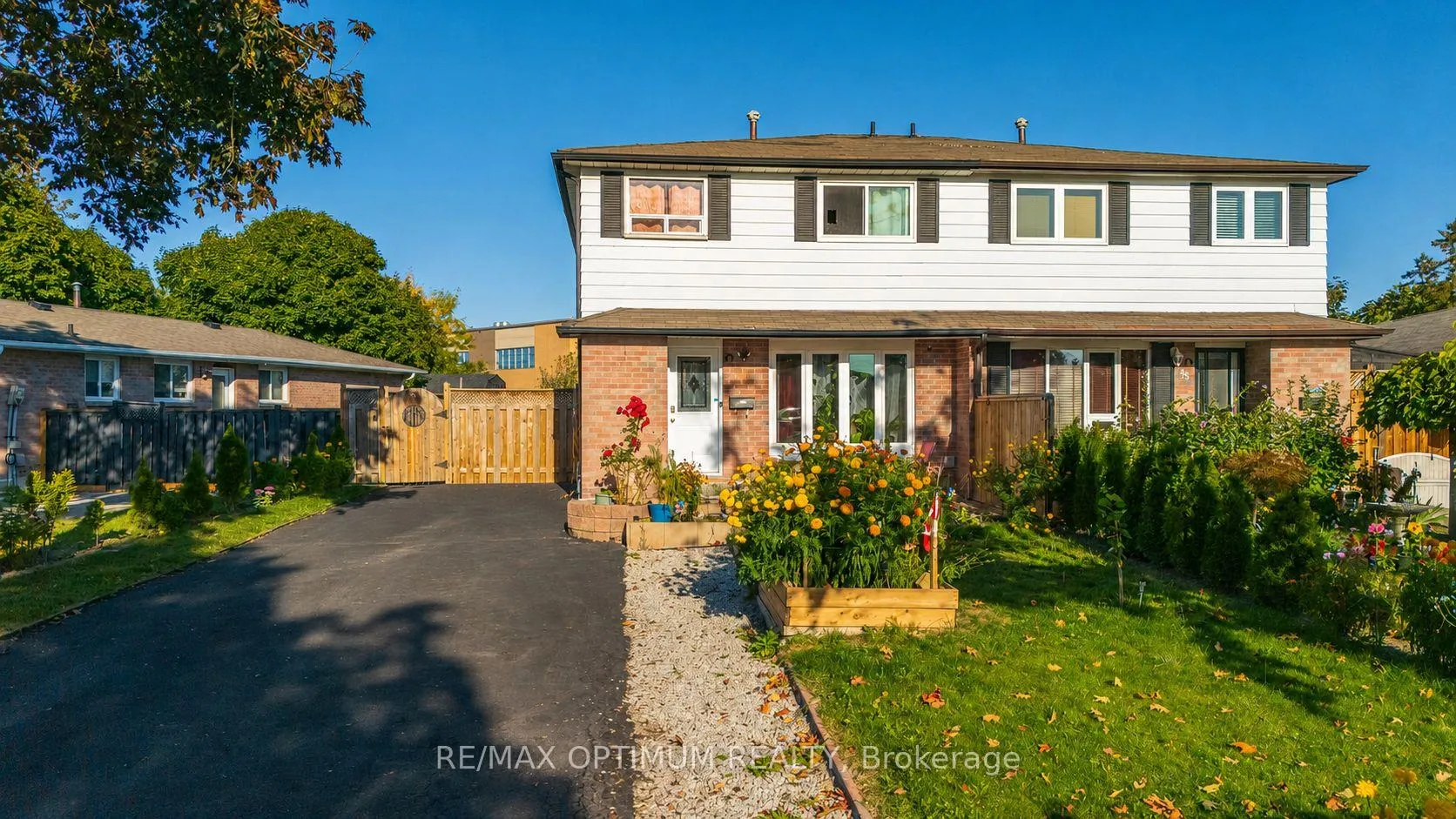 Photo 2 of 21 Juniper Crescent, Brampton, Northgate — HOMEH