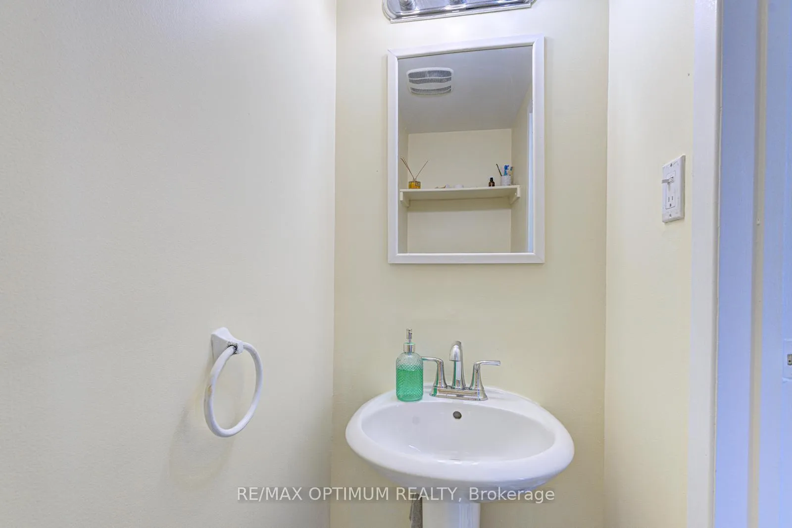 Photo 18 of 21 Juniper Crescent, Brampton, Northgate — HOMEH