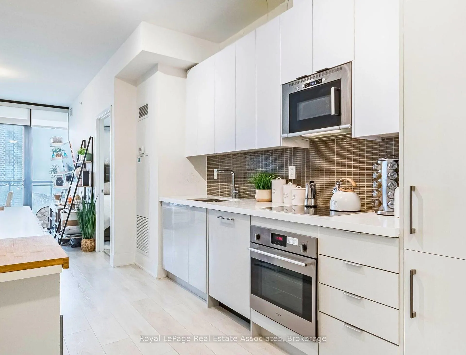 Photo 6 of Unit 2805, 2916 Highway 7, Vaughan, Concord — HOMEH