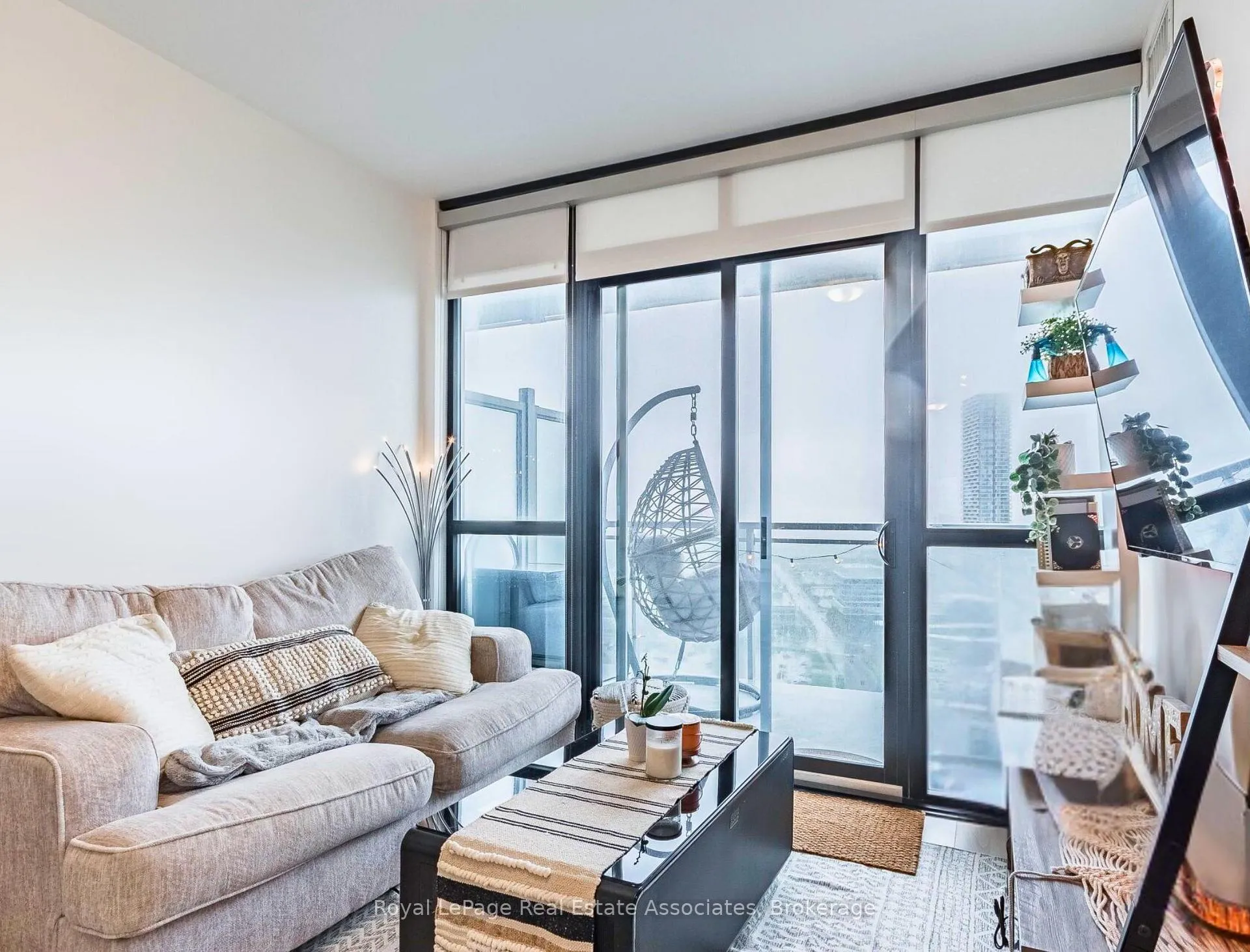 Photo 11 of Unit 2805, 2916 Highway 7, Vaughan, Concord — HOMEH