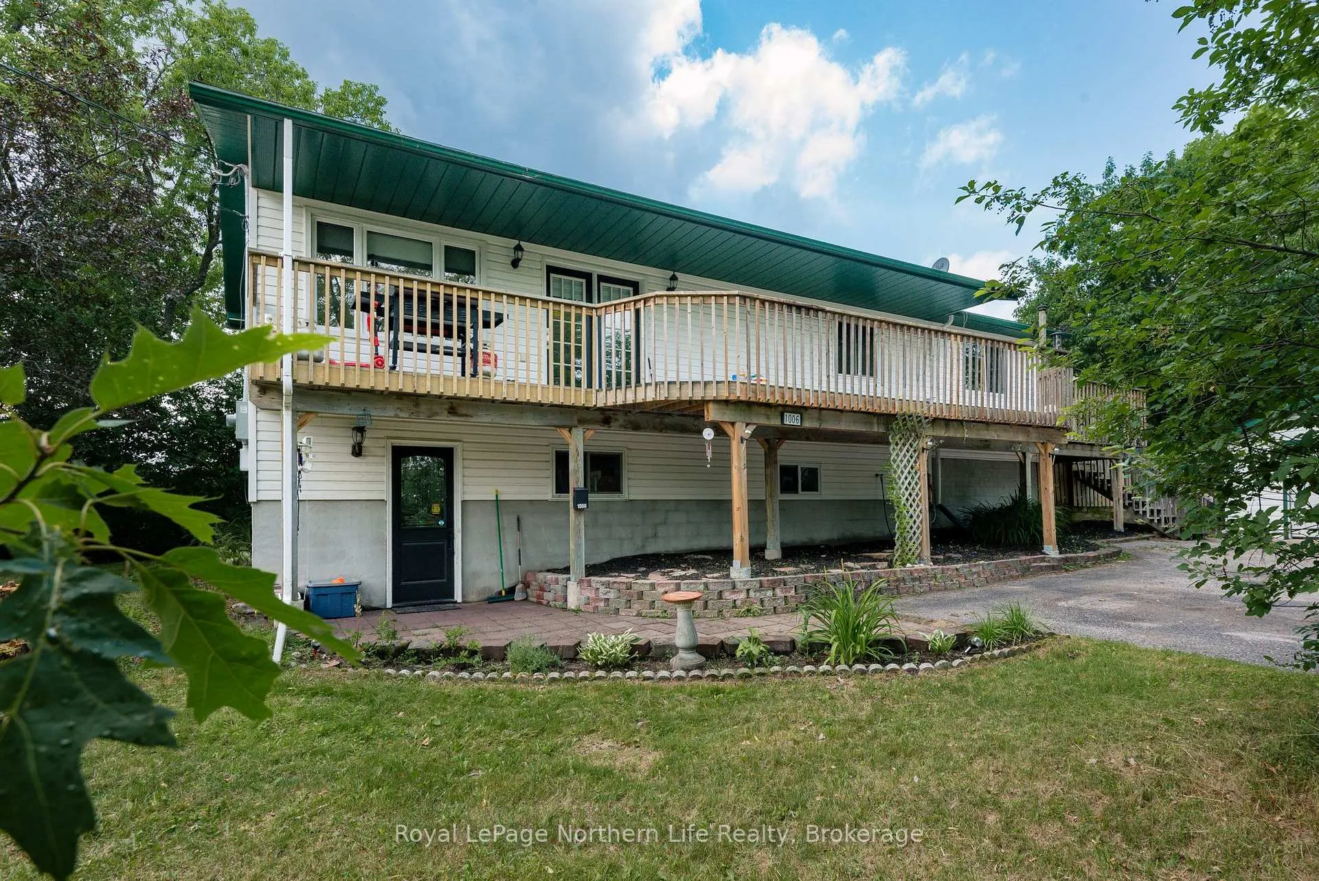 Photo 2 of 1006 Lakeshore Drive, North Bay, Ferris — HOMEH