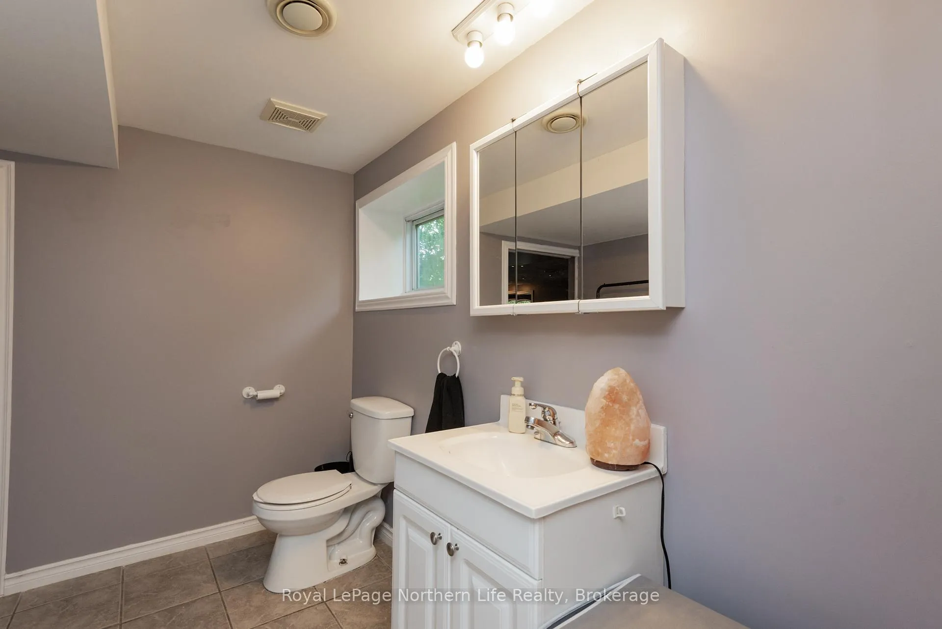 Photo 11 of 1006 Lakeshore Drive, North Bay, Ferris — HOMEH