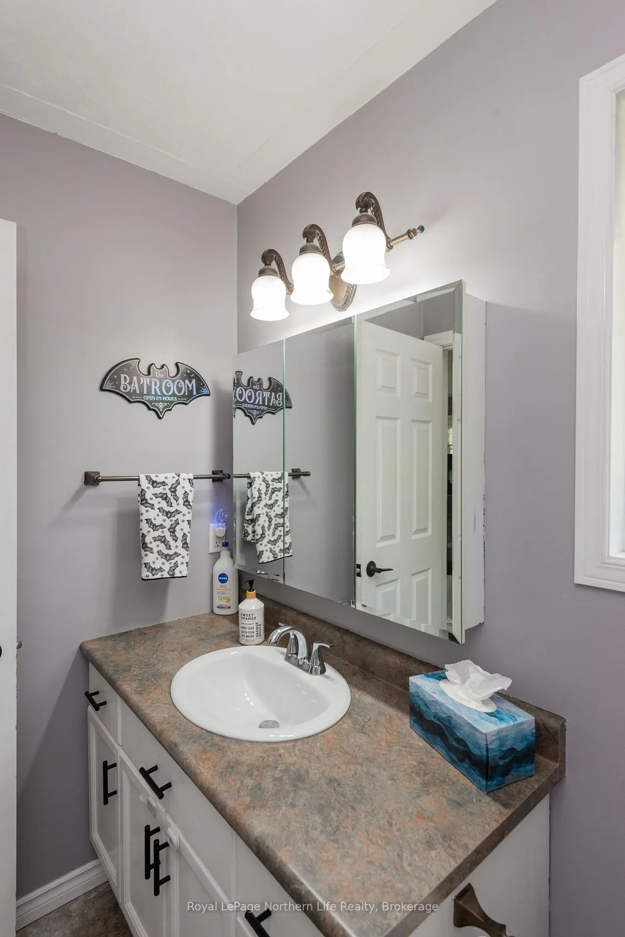 Photo 30 of 1006 Lakeshore Drive, North Bay, Ferris — HOMEH