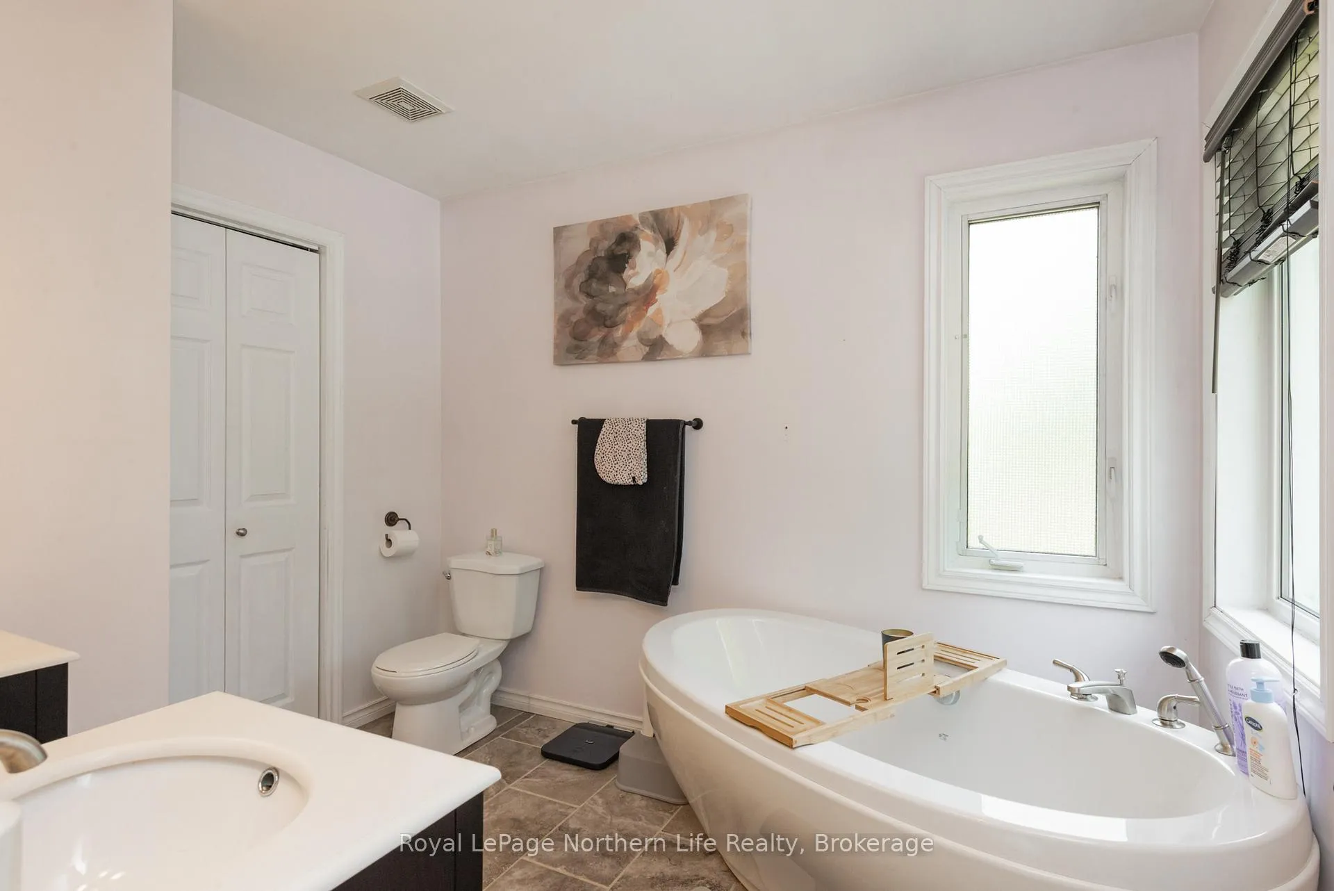 Photo 35 of 1006 Lakeshore Drive, North Bay, Ferris — HOMEH