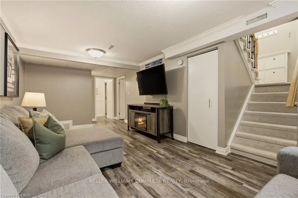 Photo 19 of 80 Wendover Drive, Hamilton, Fessenden — HOMEH